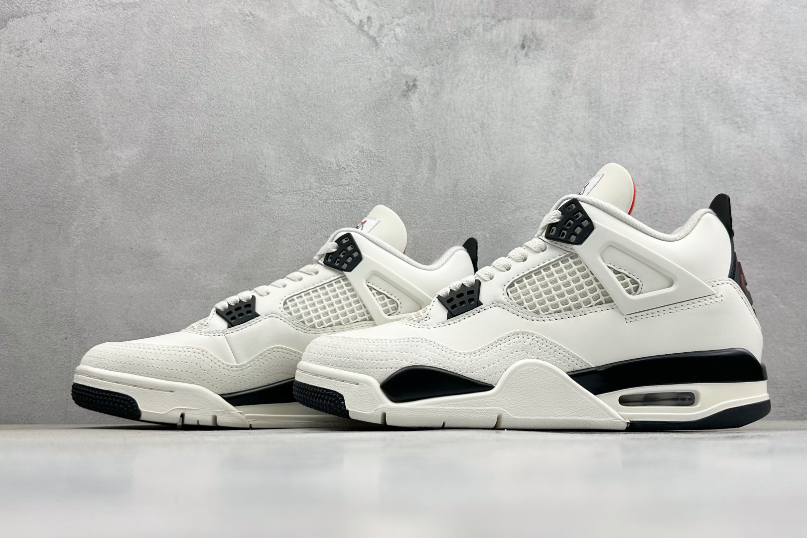 Air Jordan AJ4 Retro 中帮篮球鞋 IM4002-100 Air Jordan AJ4 Retro 中帮篮球鞋 IM4002-100