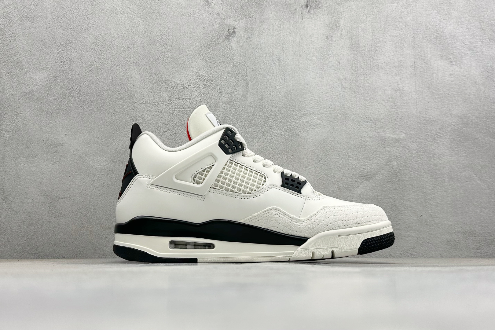 Air Jordan AJ4 Retro 中帮篮球鞋 IM4002-100 Air Jordan AJ4 Retro 中帮篮球鞋 IM4002-100