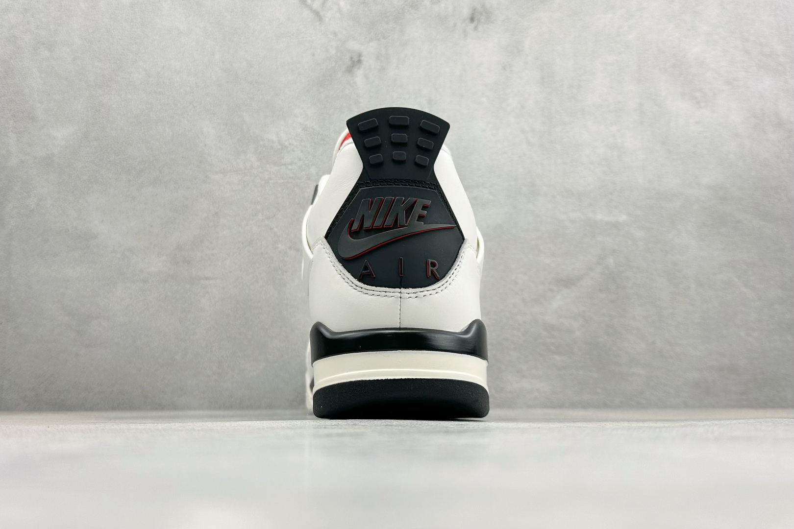 Air Jordan AJ4 Retro 中帮篮球鞋 IM4002-100 Air Jordan AJ4 Retro 中帮篮球鞋 IM4002-100