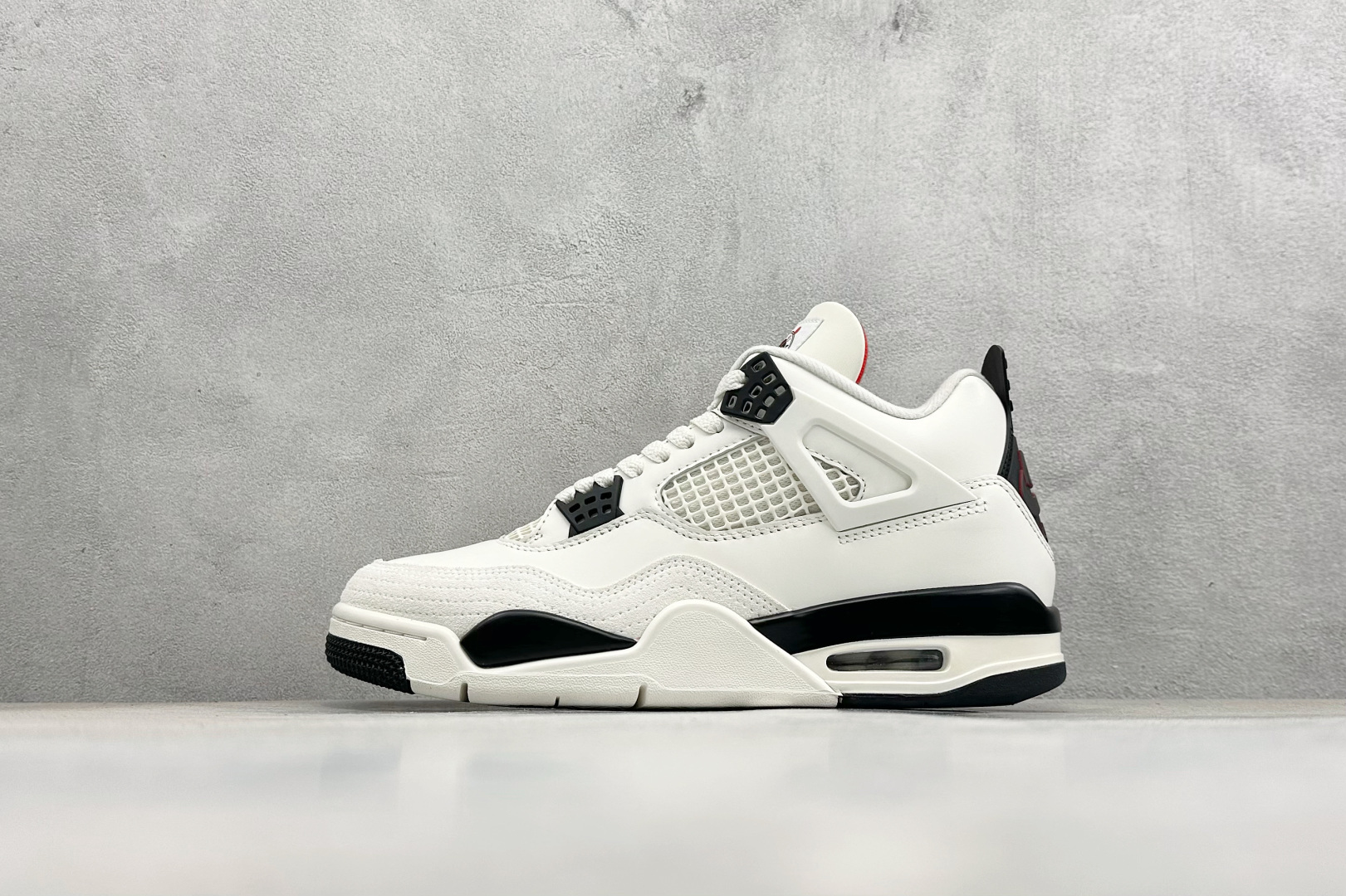 Air Jordan AJ4 Retro 中帮篮球鞋 IM4002-100 Air Jordan AJ4 Retro 中帮篮球鞋 IM4002-100