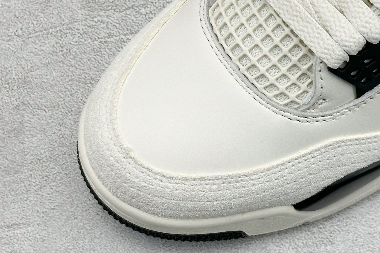 Air Jordan AJ4 Retro 中帮篮球鞋 IM4002-100 Air Jordan AJ4 Retro 中帮篮球鞋 IM4002-100