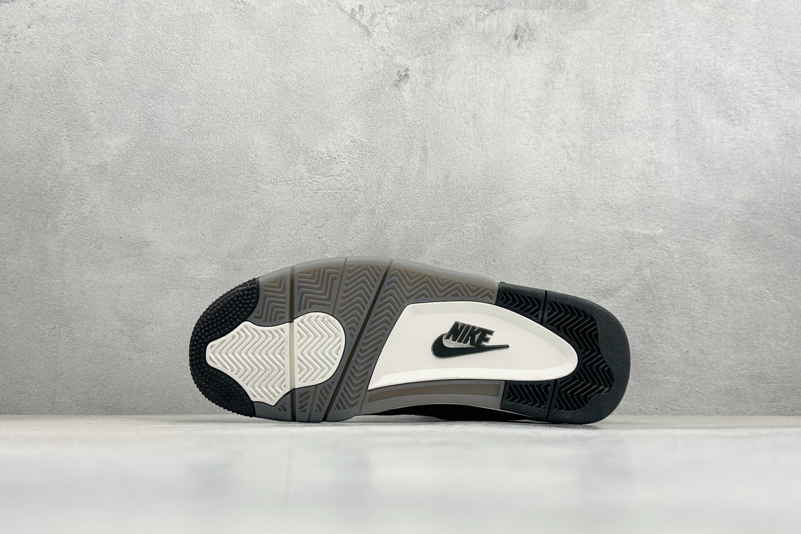 Air Jordan AJ4 Retro 中帮篮球鞋 FV5029-200 Air Jordan AJ4 Retro 中帮篮球鞋 FV5029-200