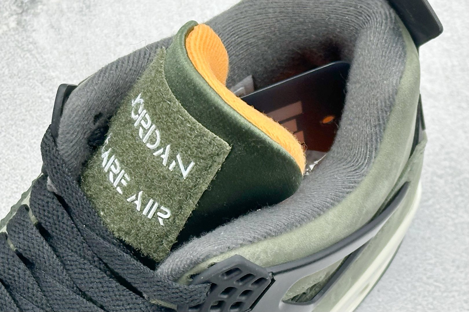 Air Jordan AJ4 Retro 中帮篮球鞋 IB1519-200 Air Jordan AJ4 Retro 中帮篮球鞋 IB1519-200