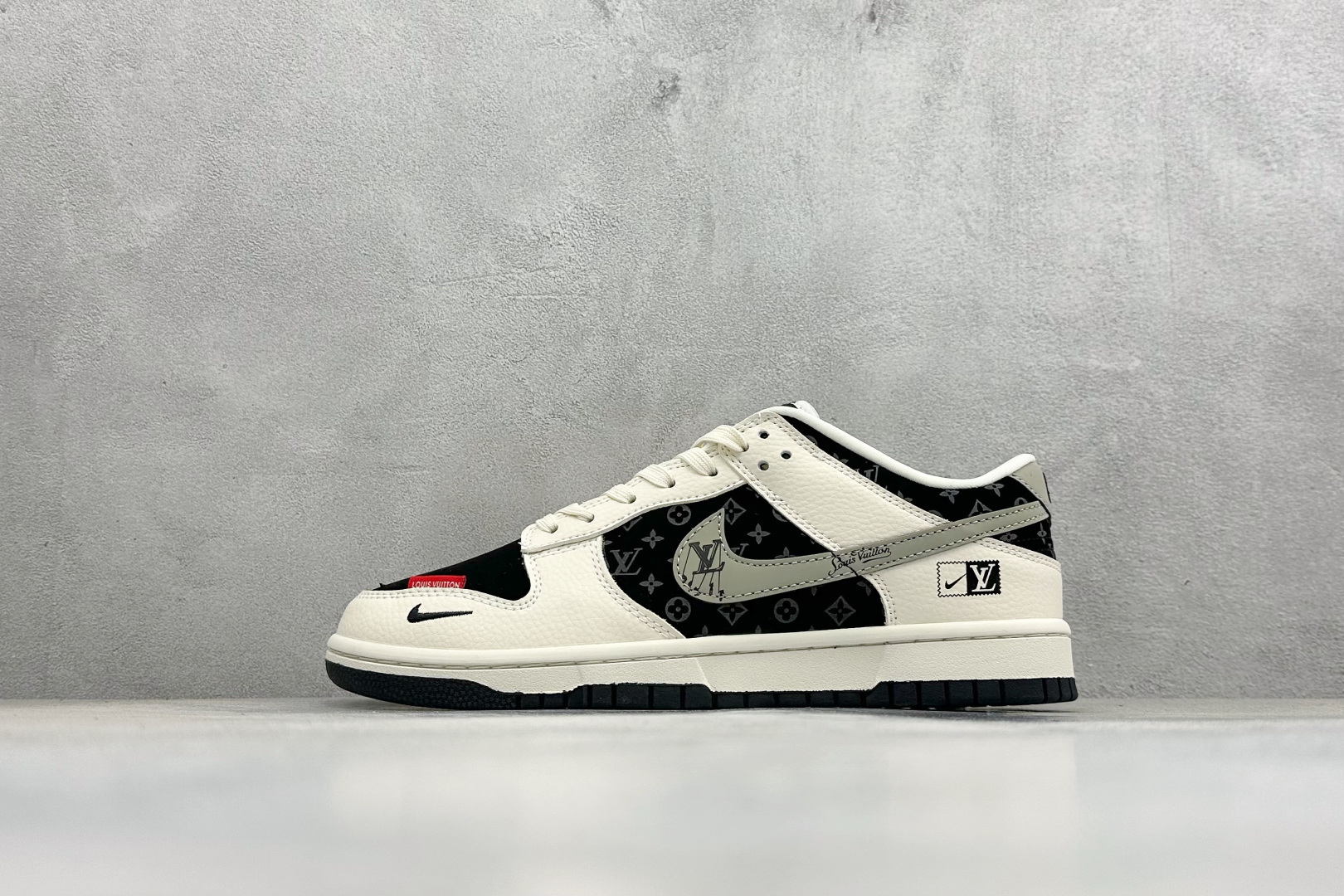联名潮鞋 街头天花板 SB DUNK LOW 经典低帮版型融合LV老花元素 MN1688-113 联名潮鞋 街头天花板 SB DUNK LOW 经典低帮版型融合LV老花元素 MN1688-113