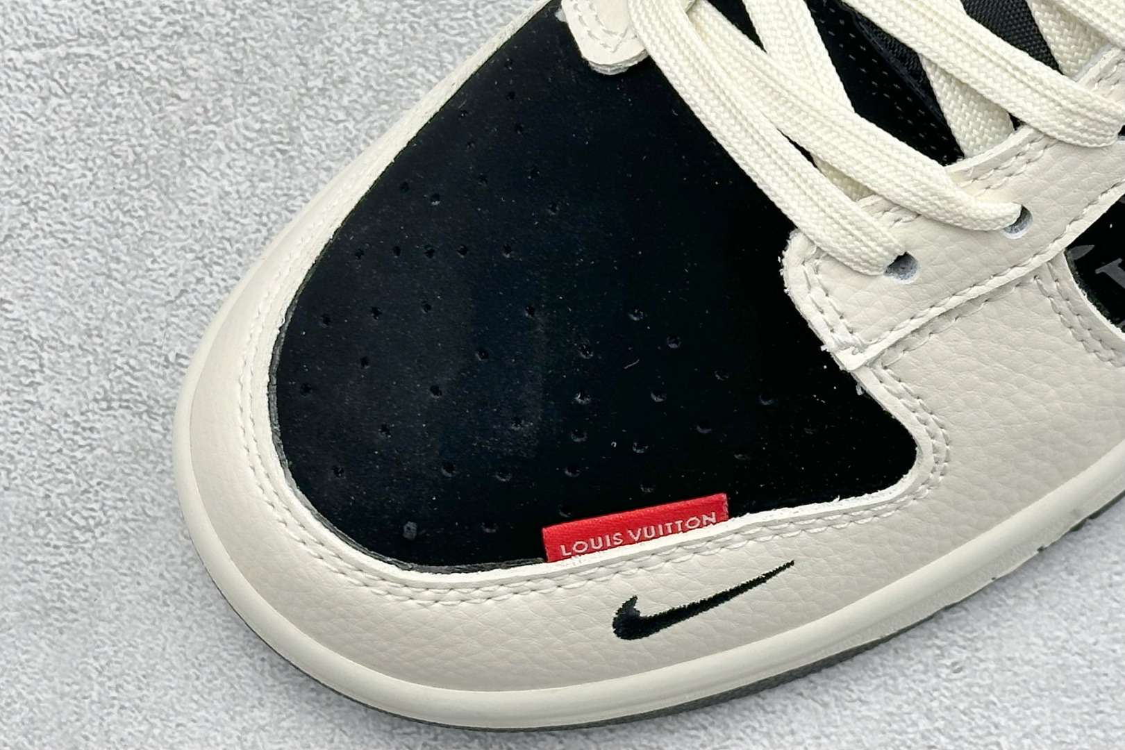 联名潮鞋 街头天花板 SB DUNK LOW 经典低帮版型融合LV老花元素 MN1688-113 联名潮鞋 街头天花板 SB DUNK LOW 经典低帮版型融合LV老花元素 MN1688-113