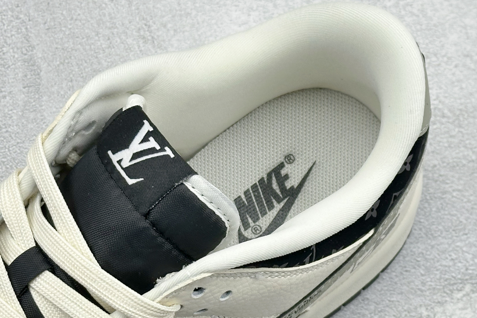 联名潮鞋 街头天花板 SB DUNK LOW 经典低帮版型融合LV老花元素 MN1688-113 联名潮鞋 街头天花板 SB DUNK LOW 经典低帮版型融合LV老花元素 MN1688-113