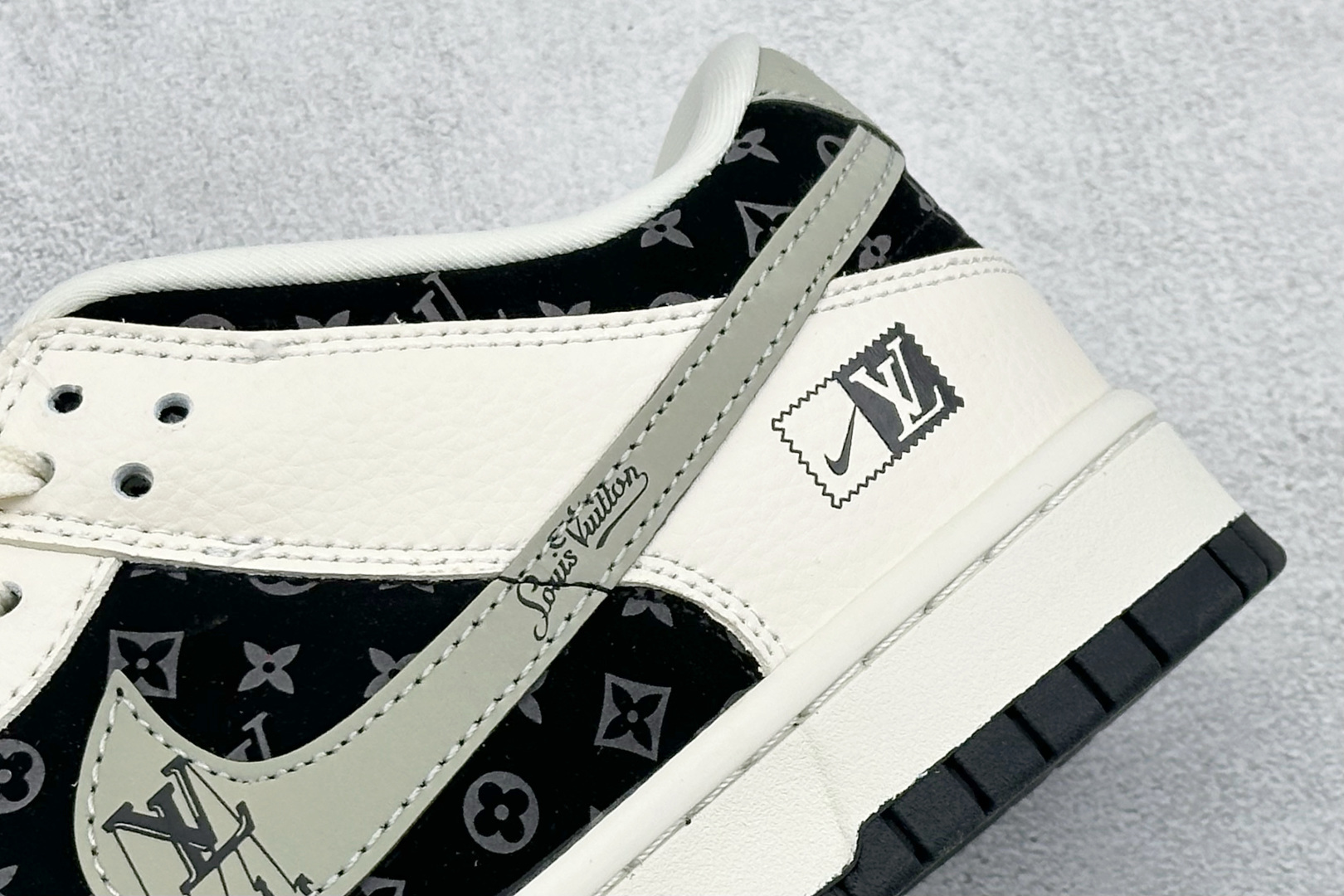 联名潮鞋 街头天花板 SB DUNK LOW 经典低帮版型融合LV老花元素 MN1688-113 联名潮鞋 街头天花板 SB DUNK LOW 经典低帮版型融合LV老花元素 MN1688-113