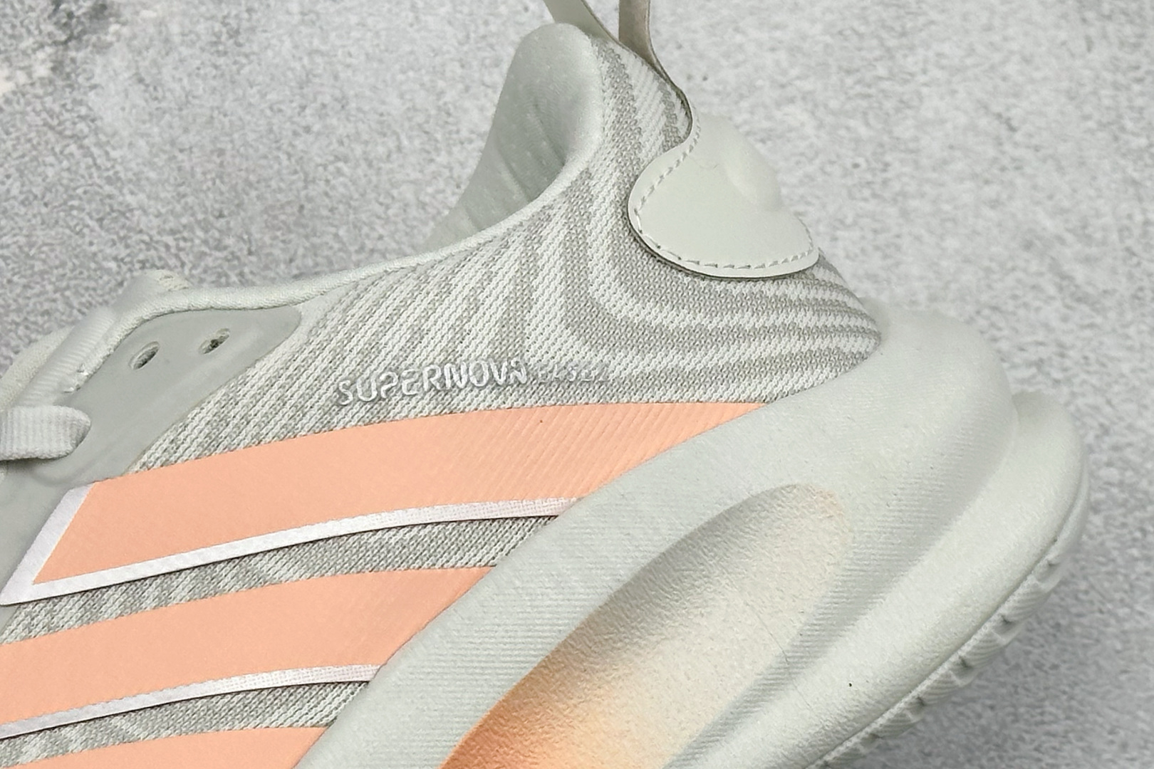 Adidas Supernova EASE 2 M 马拉松专业赛事休闲运动跑步鞋 KJ8676 Adidas Supernova EASE 2 M 马拉松专业赛事休闲运动跑步鞋 KJ8676