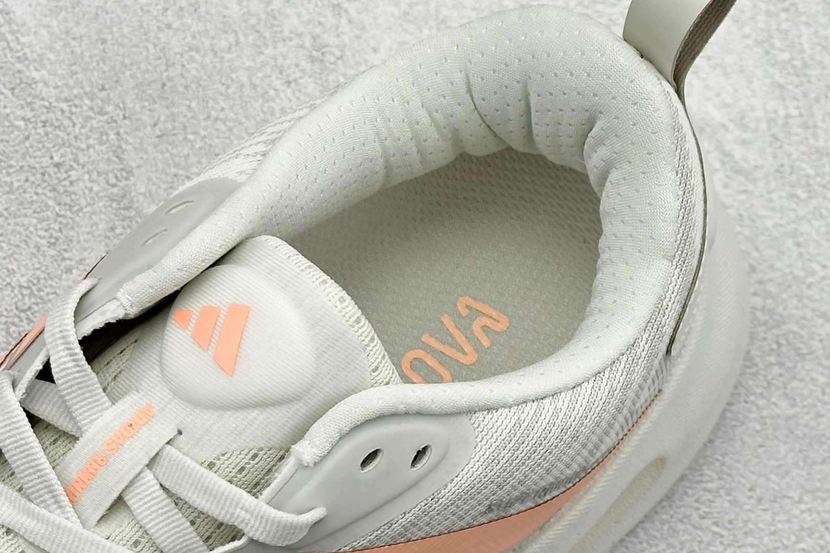 Adidas Supernova EASE 2 M 马拉松专业赛事休闲运动跑步鞋 KJ8676 Adidas Supernova EASE 2 M 马拉松专业赛事休闲运动跑步鞋 KJ8676