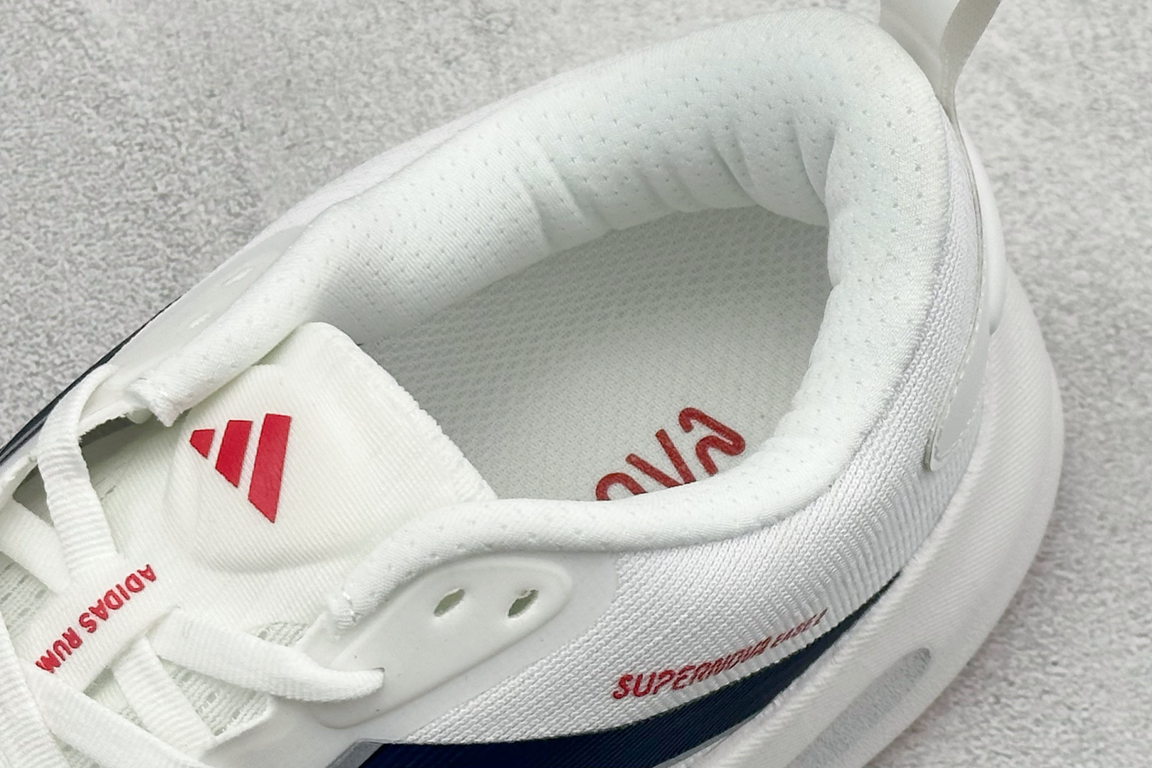 Adidas Supernova EASE 2 M 马拉松专业赛事休闲运动跑步鞋 JQ8783 Adidas Supernova EASE 2 M 马拉松专业赛事休闲运动跑步鞋 JQ8783