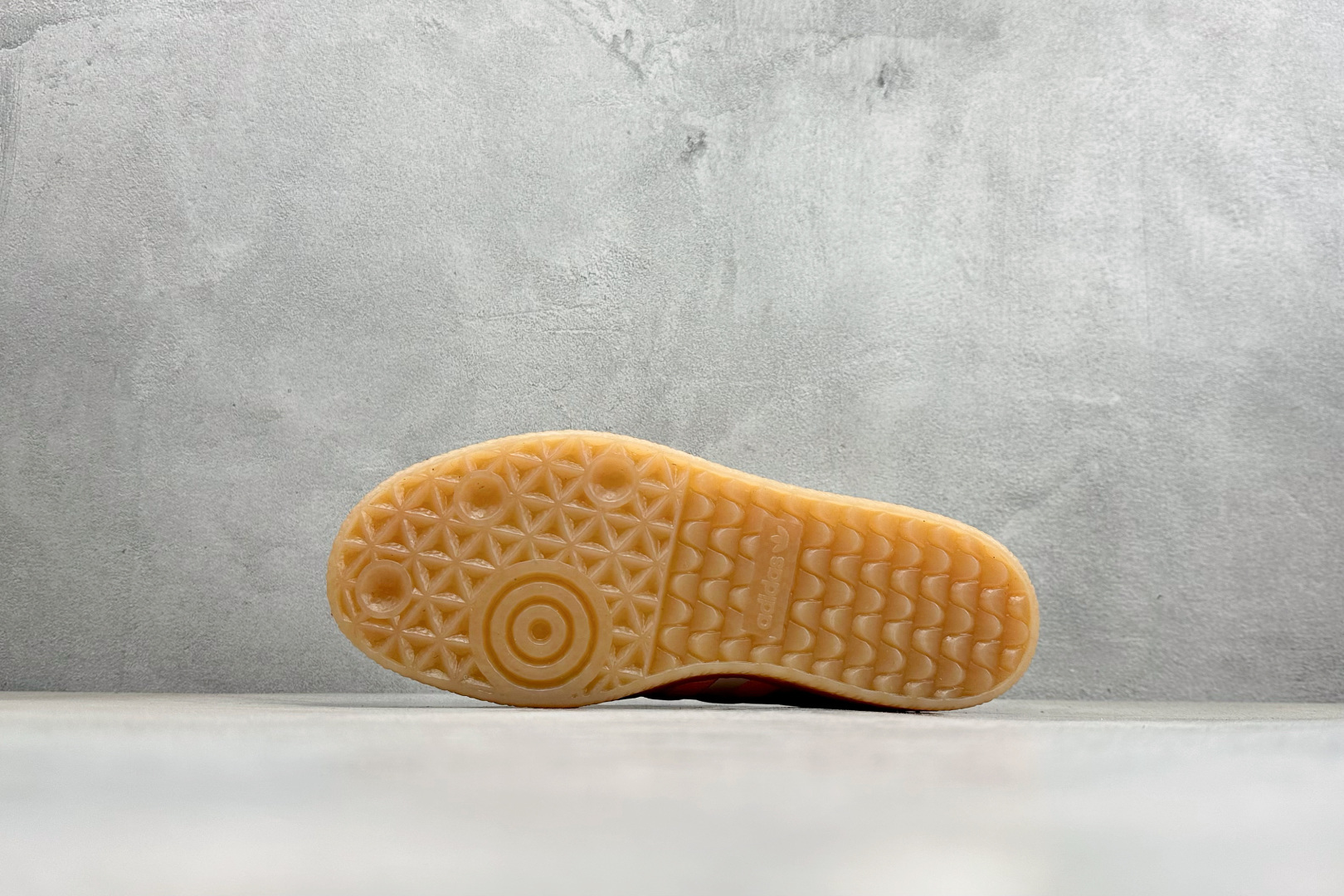 XH版Adidas originals SAMBAE VALENTINE W 百搭单品 复古桑巴板鞋 JR3334 XH版Adidas originals SAMBAE VALENTINE W 百搭单品 复古桑巴板鞋 JR3334