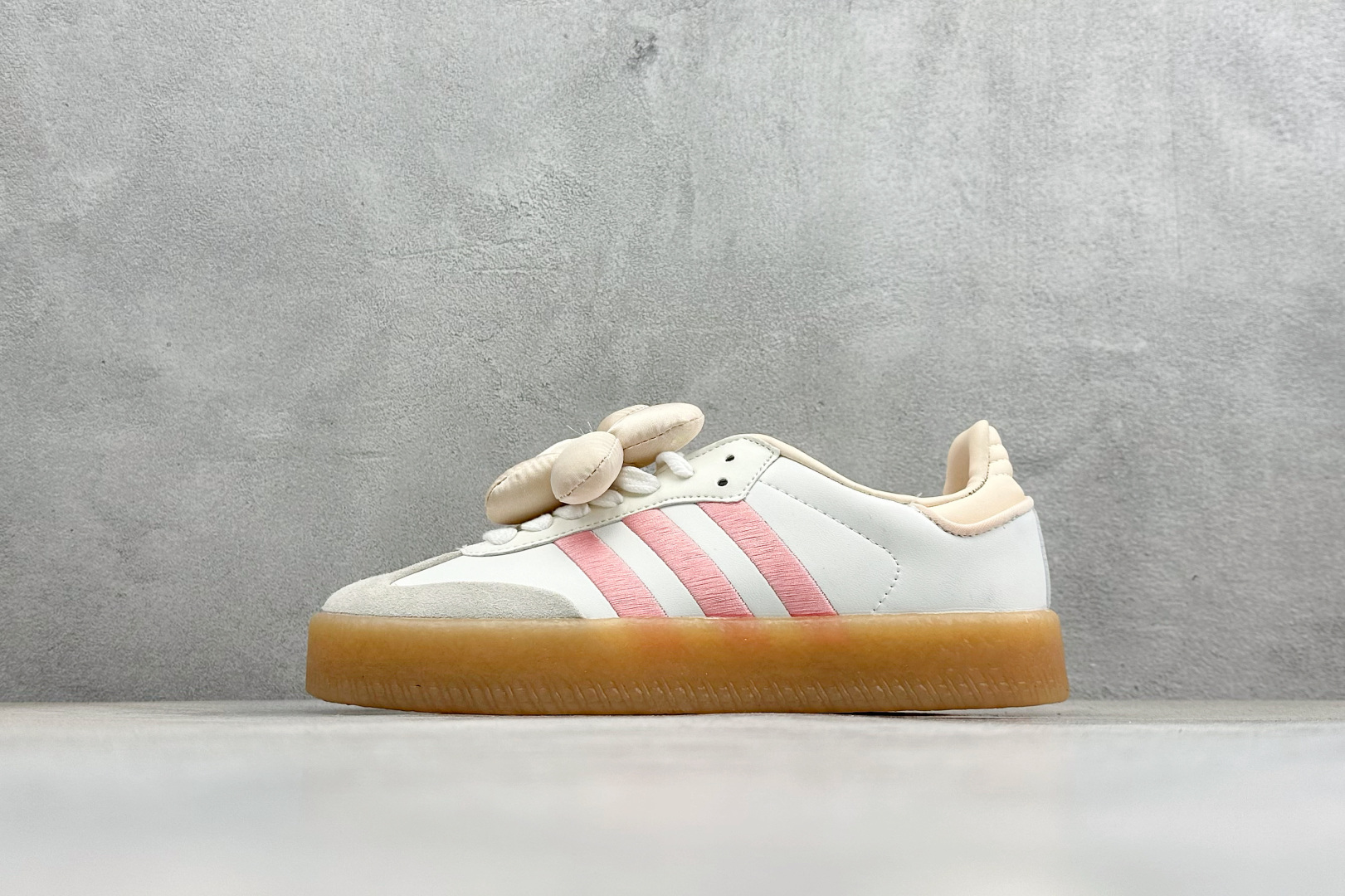 XH版Adidas originals SAMBAE VALENTINE W 百搭单品 复古桑巴板鞋 JR3334 XH版Adidas originals SAMBAE VALENTINE W 百搭单品 复古桑巴板鞋 JR3334