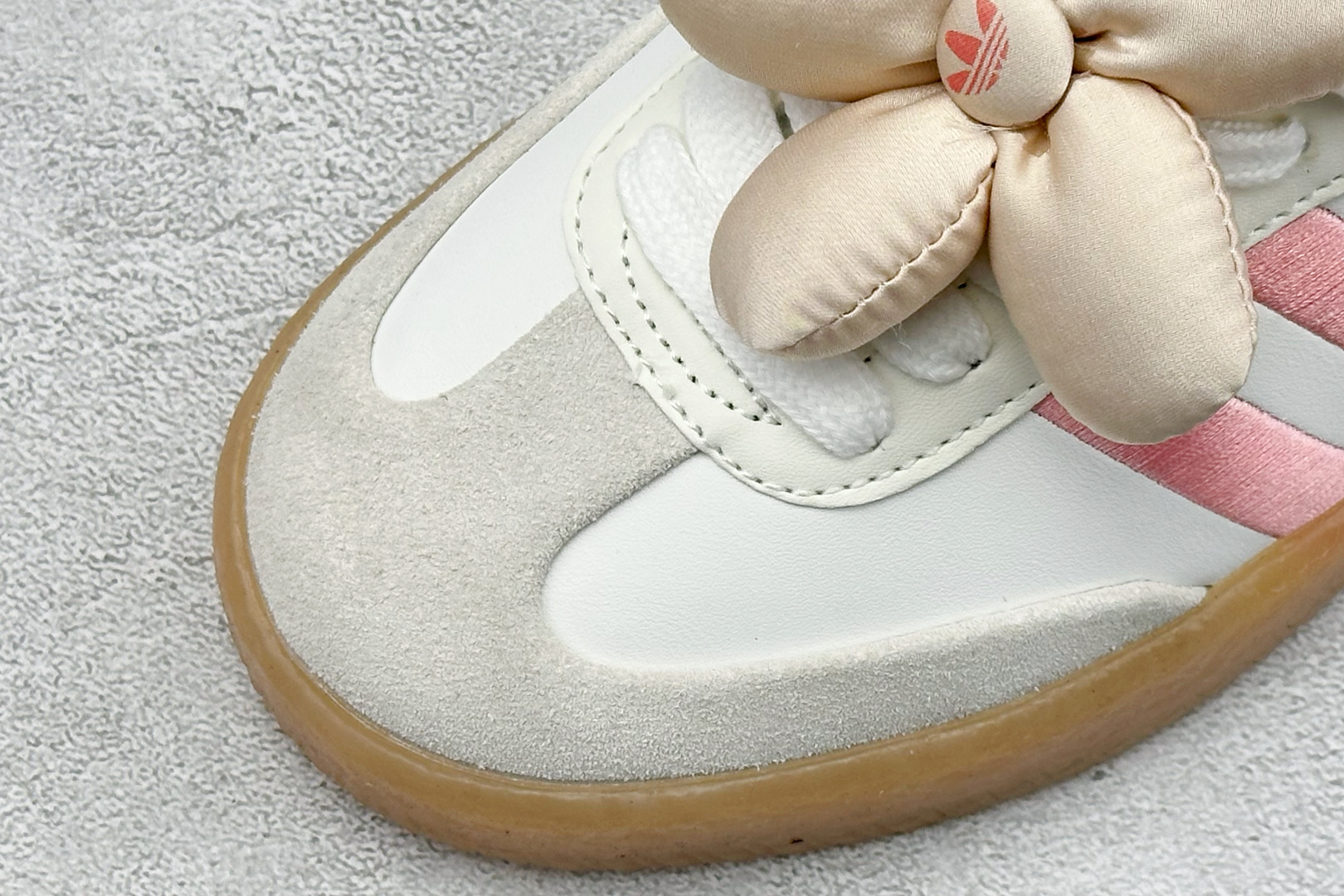 XH版Adidas originals SAMBAE VALENTINE W 百搭单品 复古桑巴板鞋 JR3334 XH版Adidas originals SAMBAE VALENTINE W 百搭单品 复古桑巴板鞋 JR3334