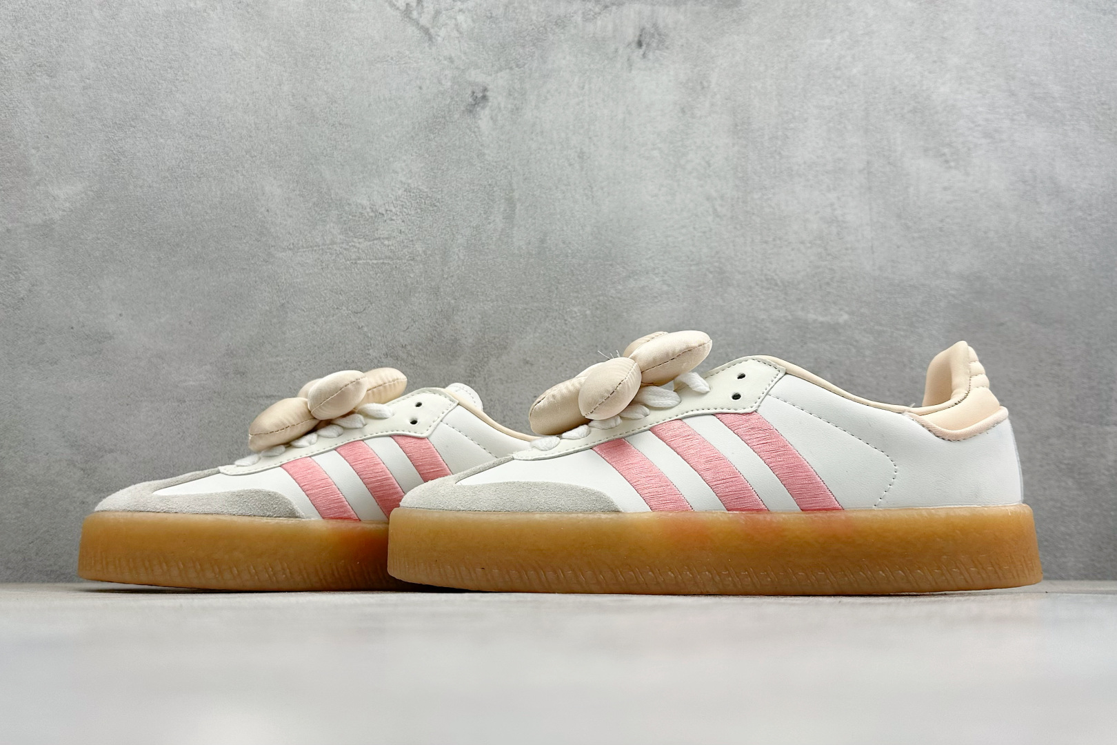 XH版Adidas originals SAMBAE VALENTINE W 百搭单品 复古桑巴板鞋 JR3334 XH版Adidas originals SAMBAE VALENTINE W 百搭单品 复古桑巴板鞋 JR3334