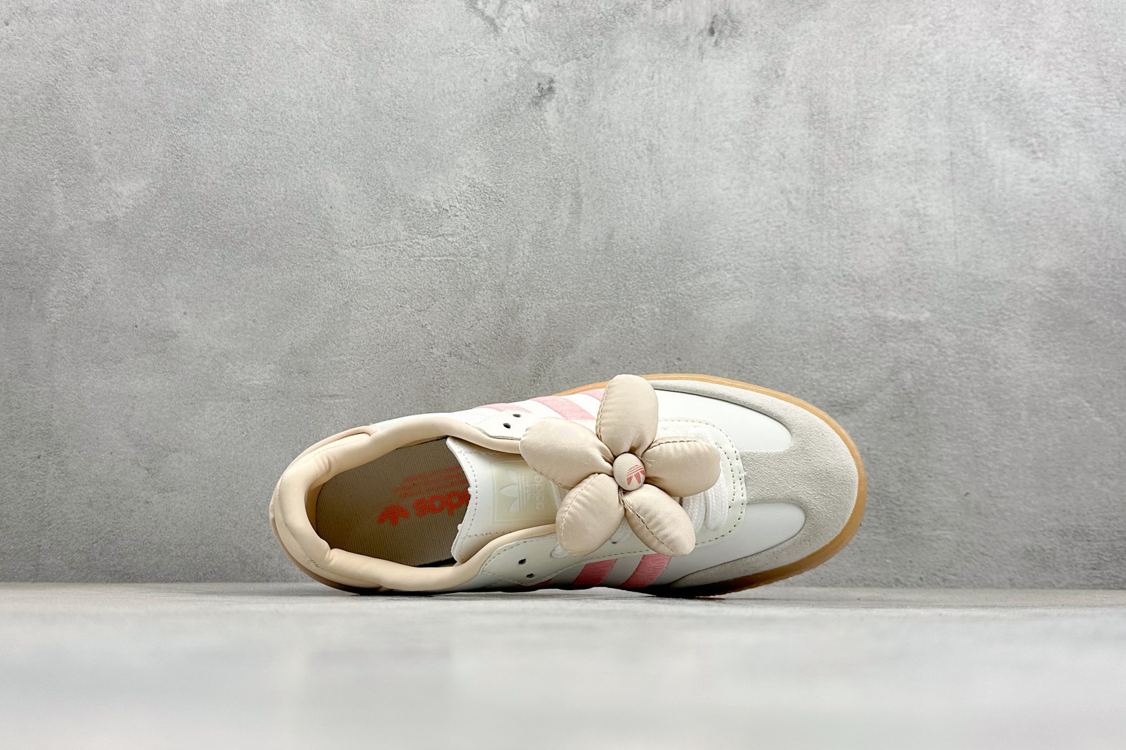 XH版Adidas originals SAMBAE VALENTINE W 百搭单品 复古桑巴板鞋 JR3334 XH版Adidas originals SAMBAE VALENTINE W 百搭单品 复古桑巴板鞋 JR3334