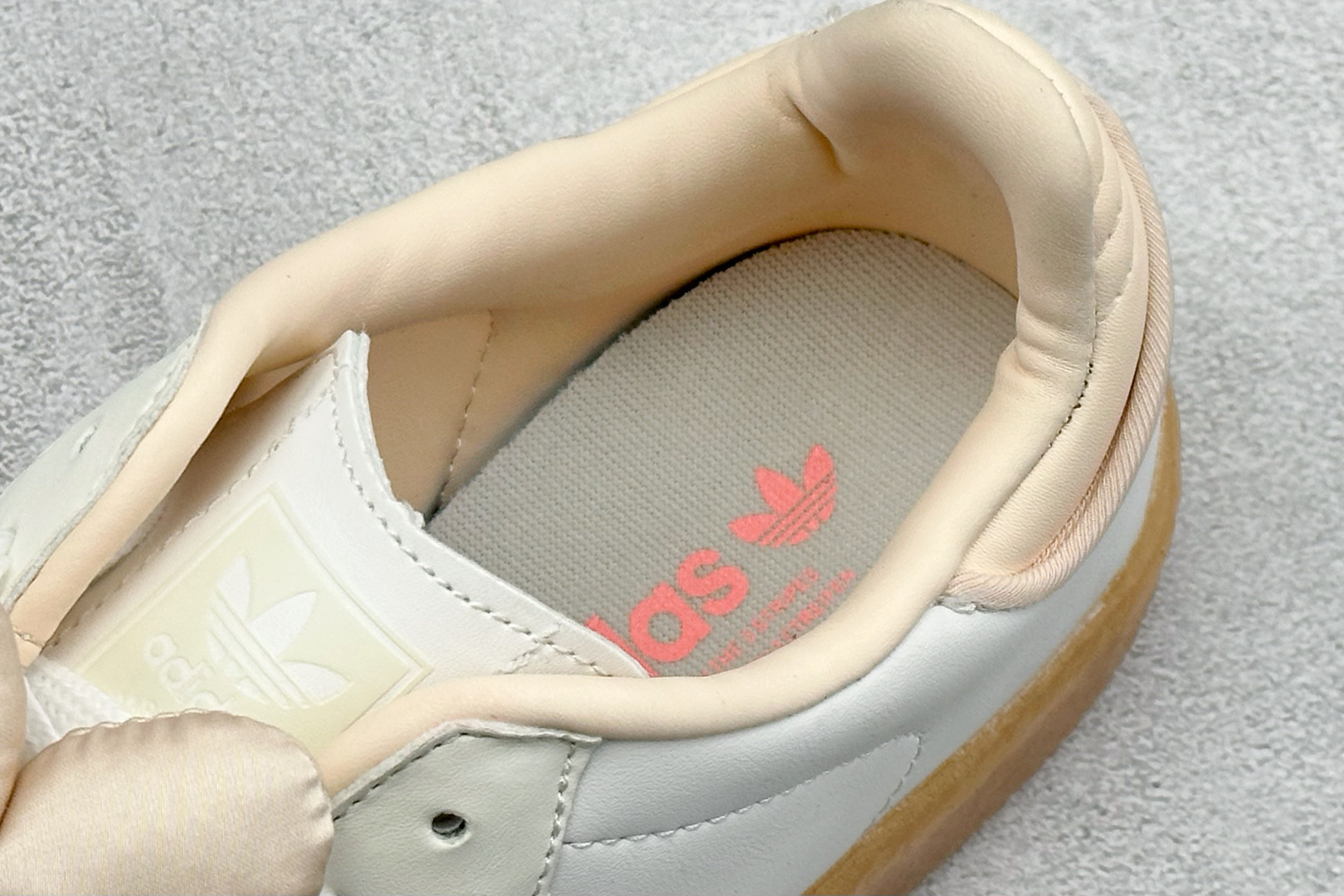 XH版Adidas originals SAMBAE VALENTINE W 百搭单品 复古桑巴板鞋 JR3334 XH版Adidas originals SAMBAE VALENTINE W 百搭单品 复古桑巴板鞋 JR3334