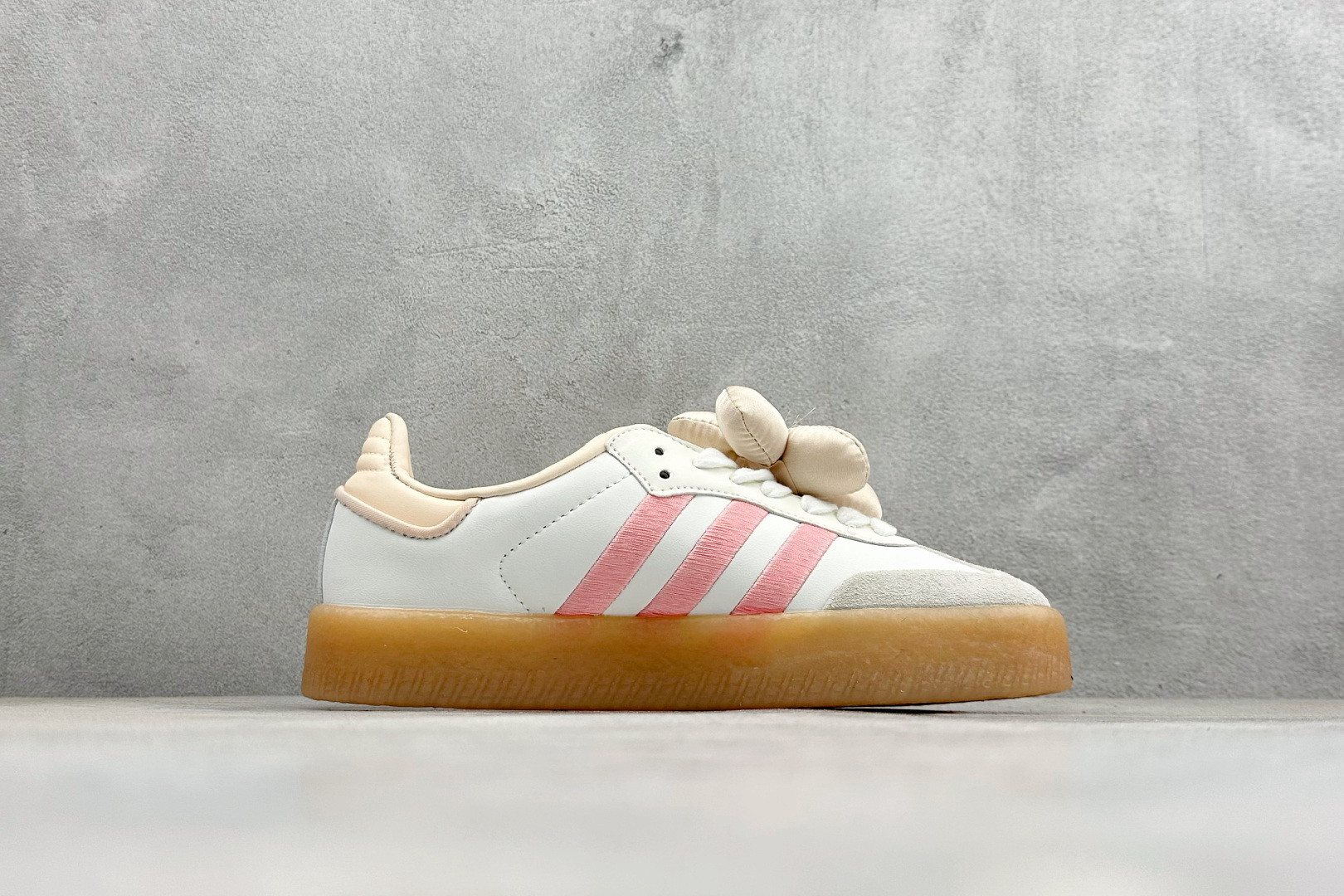 XH版Adidas originals SAMBAE VALENTINE W 百搭单品 复古桑巴板鞋 JR3334 XH版Adidas originals SAMBAE VALENTINE W 百搭单品 复古桑巴板鞋 JR3334