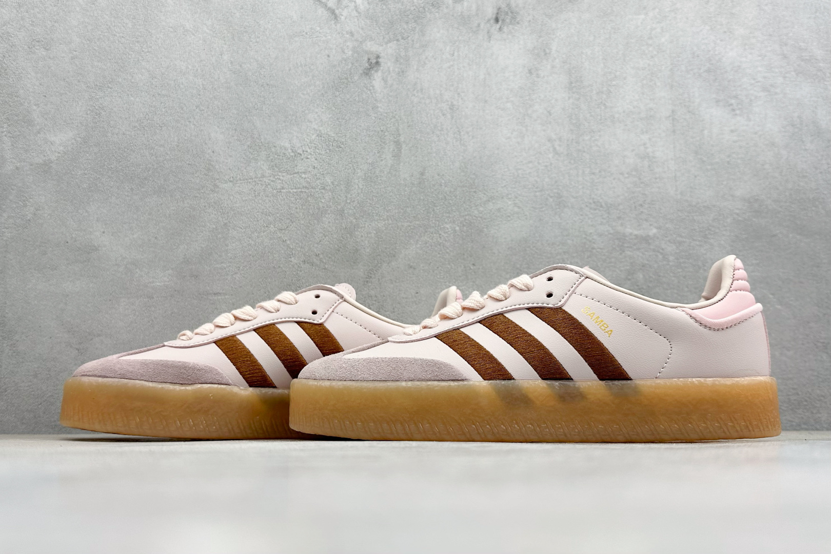 XH版Adidas originals SAMBAE VALENTINE W 百搭单品 复古桑巴板鞋 ID3737 XH版Adidas originals SAMBAE VALENTINE W 百搭单品 复古桑巴板鞋 ID3737