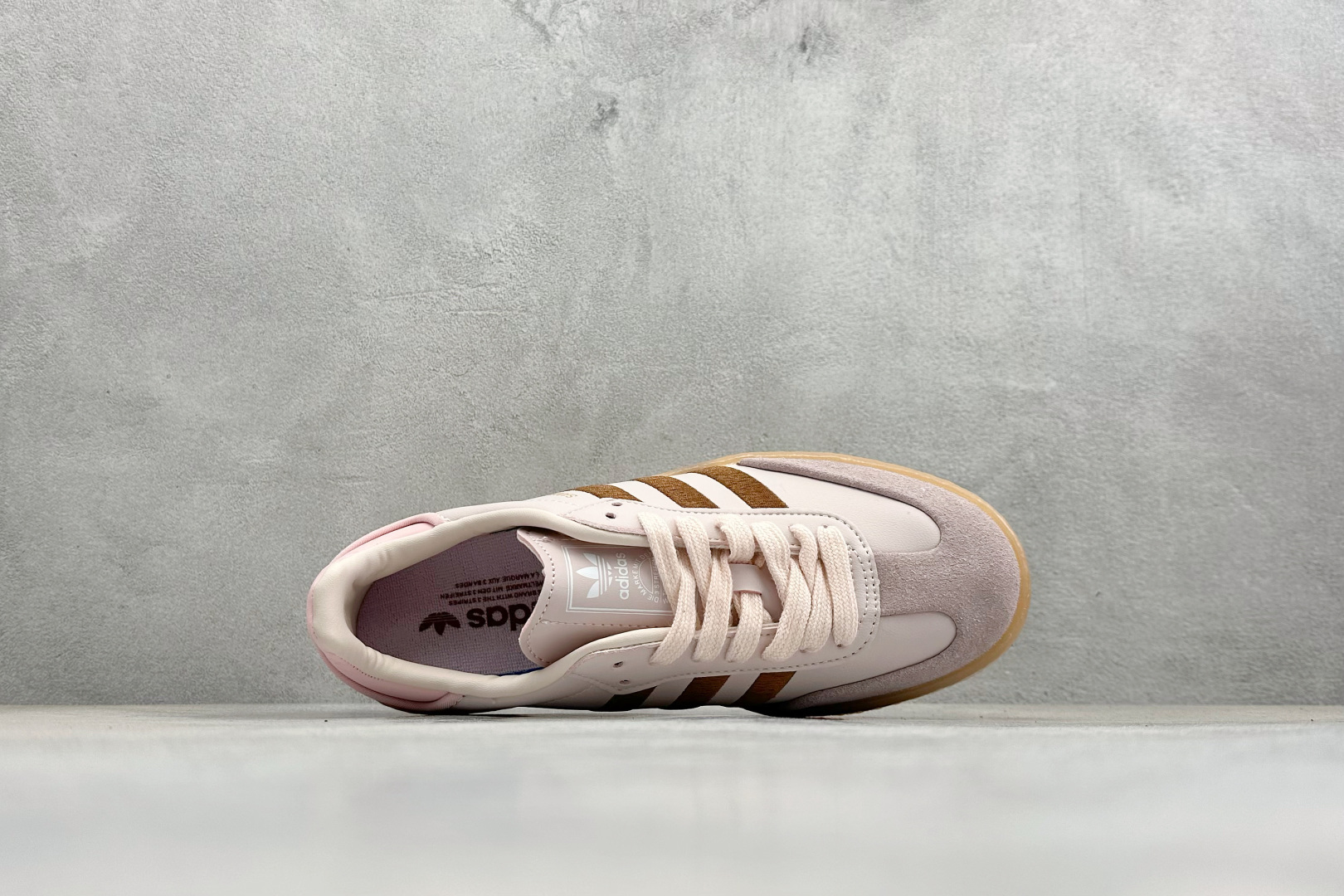 XH版Adidas originals SAMBAE VALENTINE W 百搭单品 复古桑巴板鞋 ID3737 XH版Adidas originals SAMBAE VALENTINE W 百搭单品 复古桑巴板鞋 ID3737