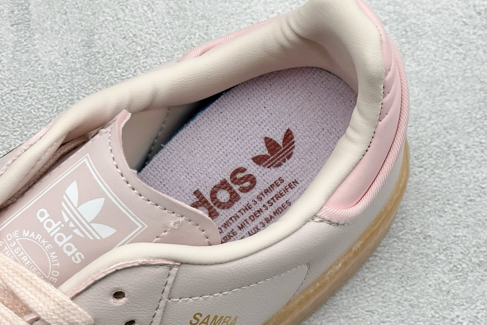 XH版Adidas originals SAMBAE VALENTINE W 百搭单品 复古桑巴板鞋 ID3737 XH版Adidas originals SAMBAE VALENTINE W 百搭单品 复古桑巴板鞋 ID3737