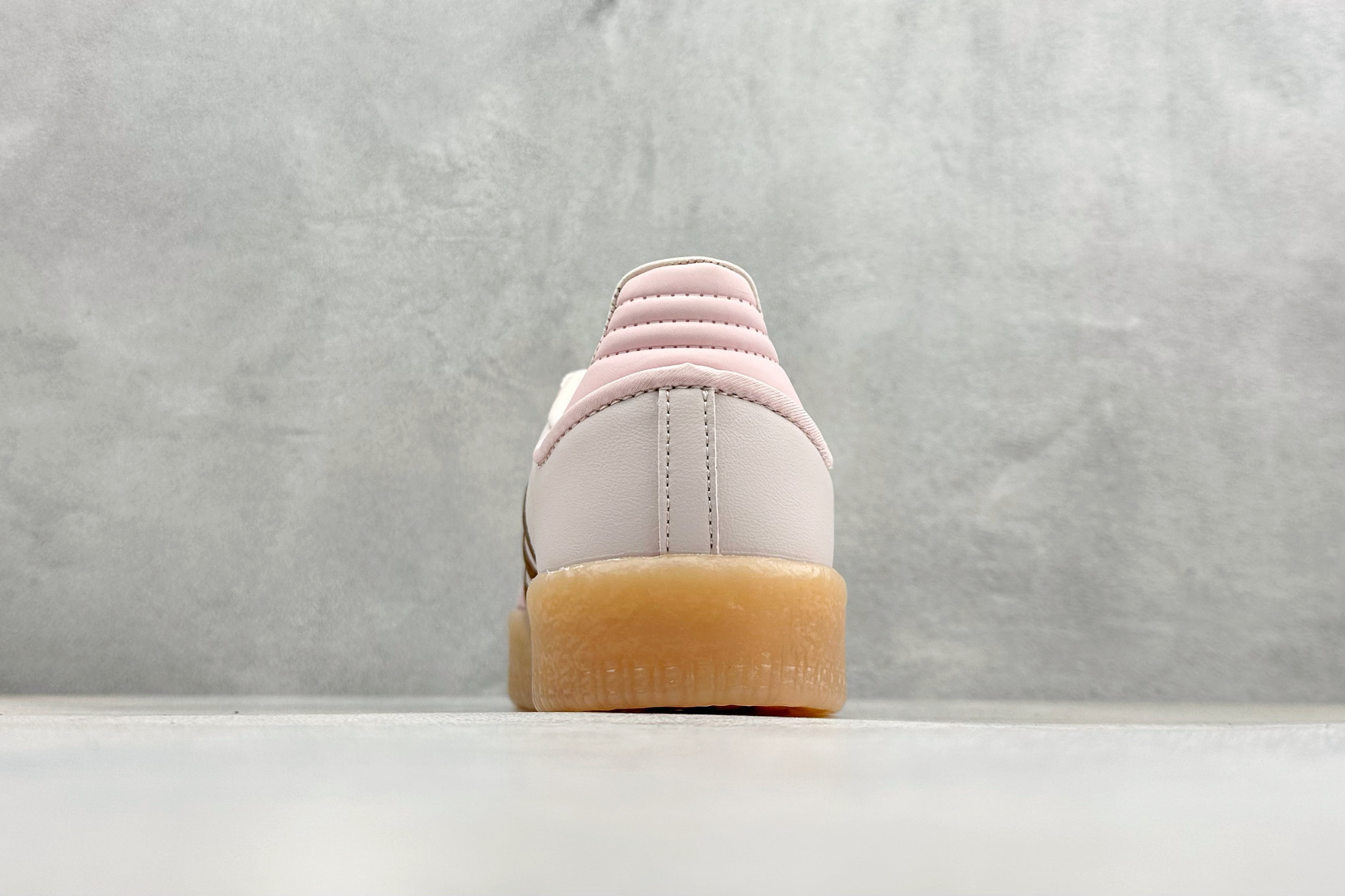 XH版Adidas originals SAMBAE VALENTINE W 百搭单品 复古桑巴板鞋 ID3737 XH版Adidas originals SAMBAE VALENTINE W 百搭单品 复古桑巴板鞋 ID3737