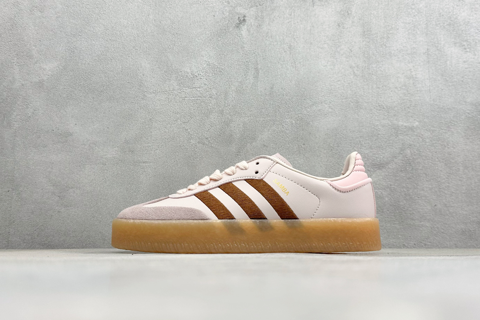 XH版Adidas originals SAMBAE VALENTINE W 百搭单品 复古桑巴板鞋 ID3737 XH版Adidas originals SAMBAE VALENTINE W 百搭单品 复古桑巴板鞋 ID3737