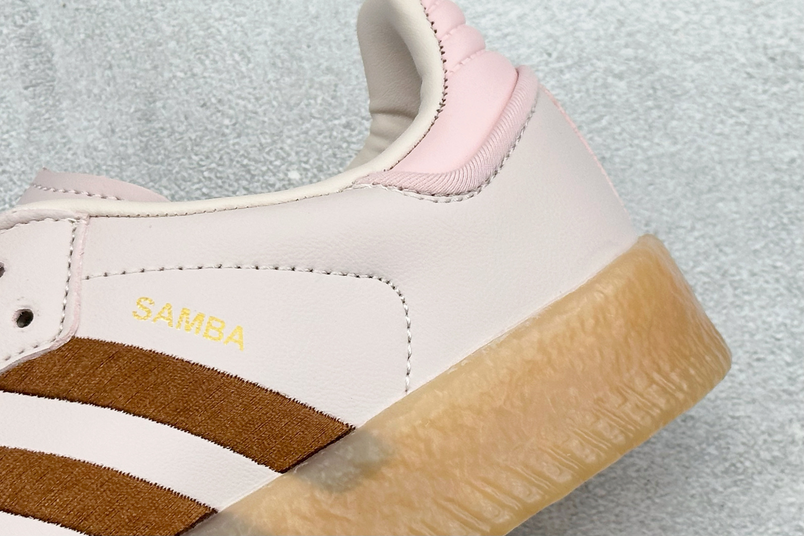 XH版Adidas originals SAMBAE VALENTINE W 百搭单品 复古桑巴板鞋 ID3737 XH版Adidas originals SAMBAE VALENTINE W 百搭单品 复古桑巴板鞋 ID3737