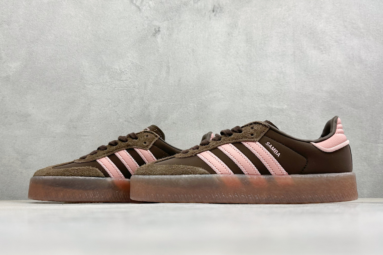 XH版Adidas originals SAMBAE VALENTINE W 百搭单品 复古桑巴板鞋 JI2744 XH版Adidas originals SAMBAE VALENTINE W 百搭单品 复古桑巴板鞋 JI2744