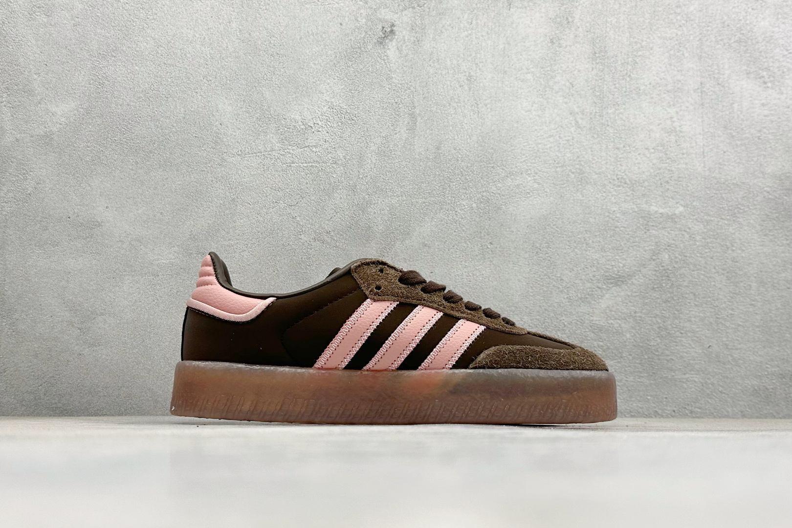 XH版Adidas originals SAMBAE VALENTINE W 百搭单品 复古桑巴板鞋 JI2744 XH版Adidas originals SAMBAE VALENTINE W 百搭单品 复古桑巴板鞋 JI2744