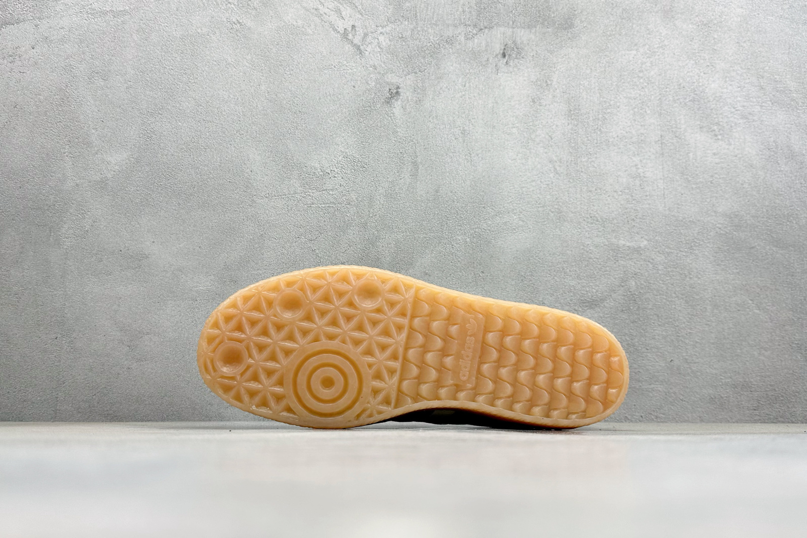 XH版Adidas originals SAMBAE VALENTINE W 百搭单品 复古桑巴板鞋 JH8835 XH版Adidas originals SAMBAE VALENTINE W 百搭单品 复古桑巴板鞋 JH8835
