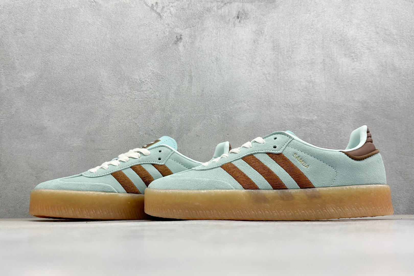 XH版Adidas originals SAMBAE VALENTINE W 百搭单品 复古桑巴板鞋 JH8835 XH版Adidas originals SAMBAE VALENTINE W 百搭单品 复古桑巴板鞋 JH8835