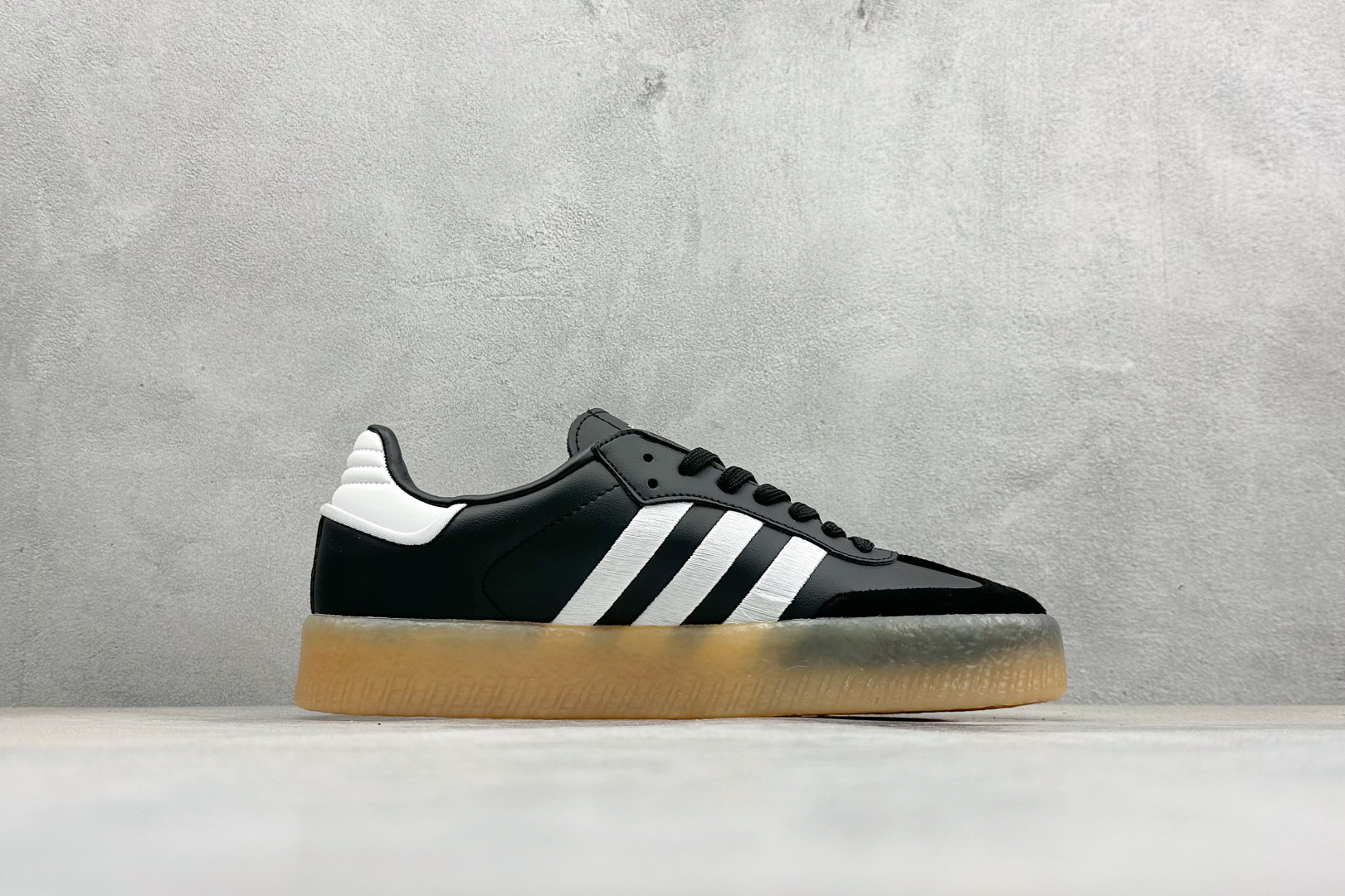 XH版Adidas originals SAMBAE VALENTINE W 百搭单品 复古桑巴板鞋 ID0436 XH版Adidas originals SAMBAE VALENTINE W 百搭单品 复古桑巴板鞋 ID0436
