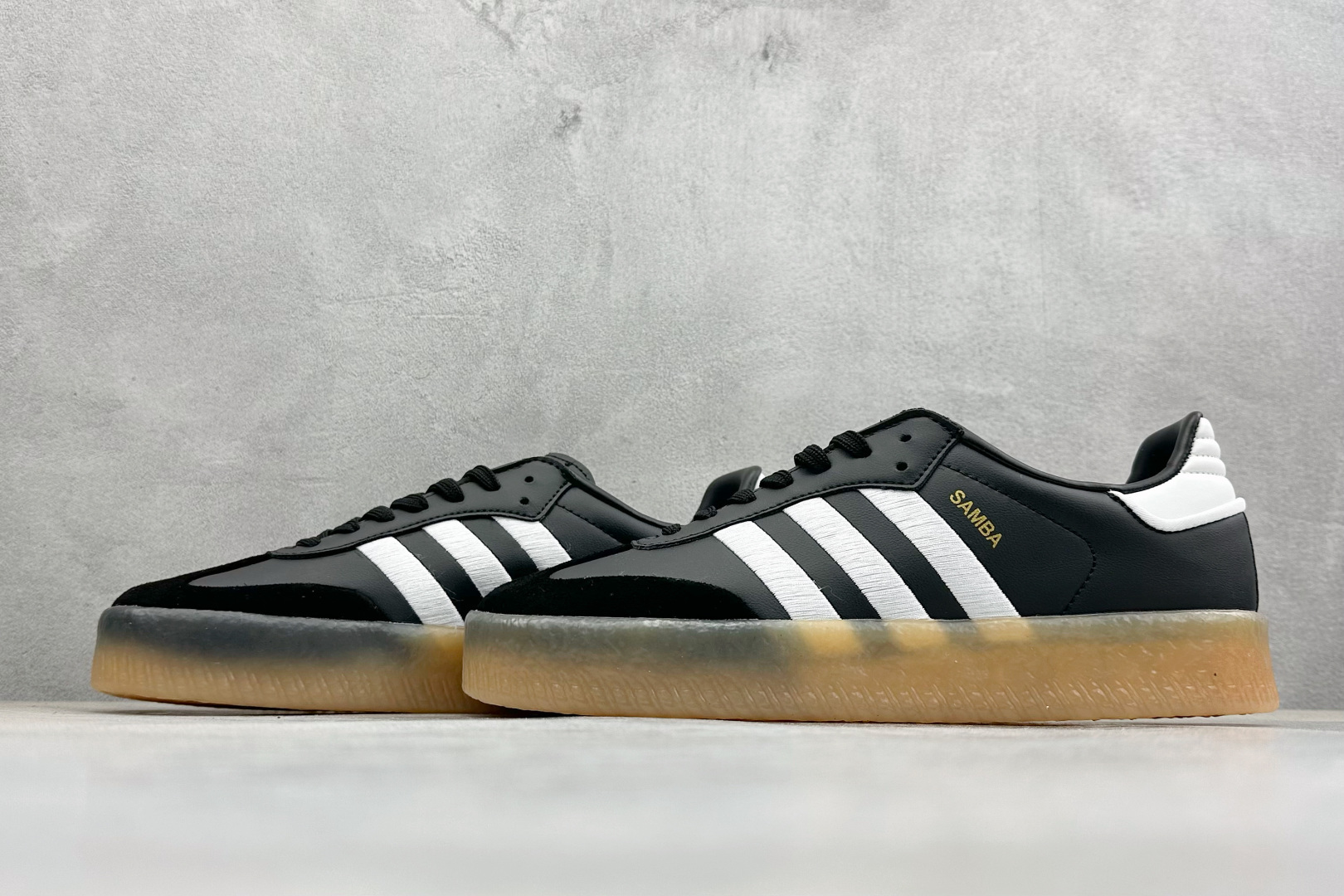 XH版Adidas originals SAMBAE VALENTINE W 百搭单品 复古桑巴板鞋 ID0436 XH版Adidas originals SAMBAE VALENTINE W 百搭单品 复古桑巴板鞋 ID0436
