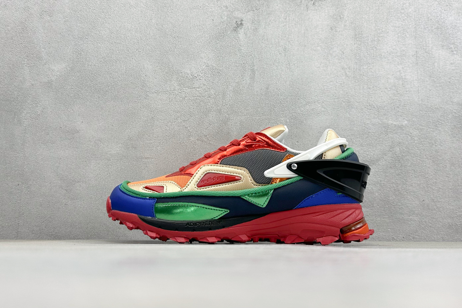 Raf Simons Response Trail 舒适百搭低帮生活休闲鞋 B25937 Raf Simons Response Trail 舒适百搭低帮生活休闲鞋 B25937
