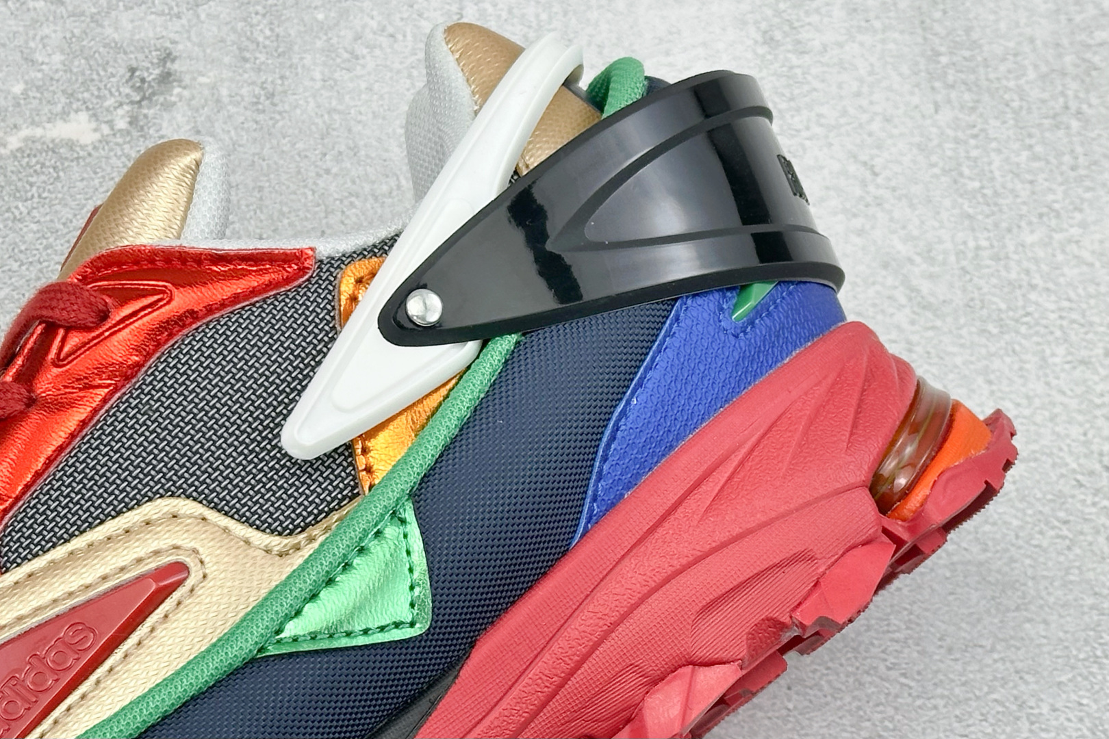 Raf Simons Response Trail 舒适百搭低帮生活休闲鞋 B25937 Raf Simons Response Trail 舒适百搭低帮生活休闲鞋 B25937