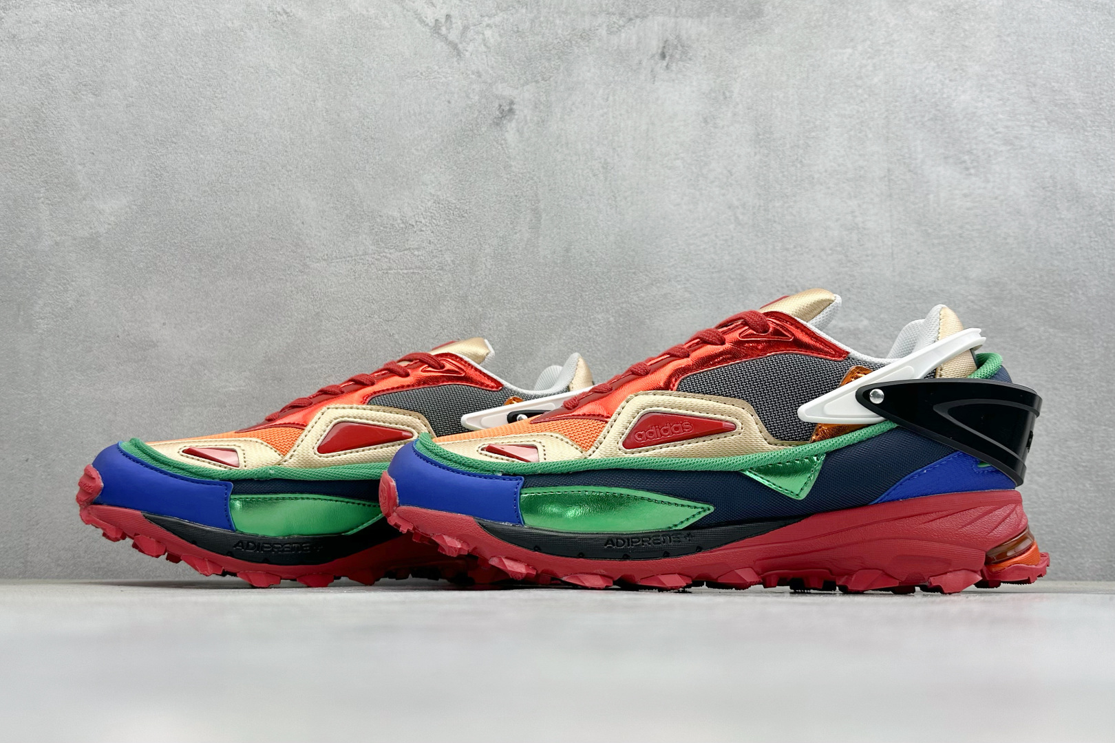 Raf Simons Response Trail 舒适百搭低帮生活休闲鞋 B25937 Raf Simons Response Trail 舒适百搭低帮生活休闲鞋 B25937