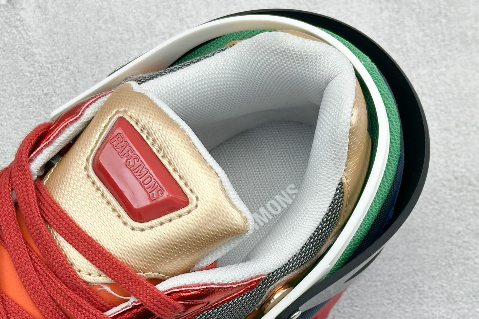 Raf Simons Response Trail 舒适百搭低帮生活休闲鞋 B25937 Raf Simons Response Trail 舒适百搭低帮生活休闲鞋 B25937