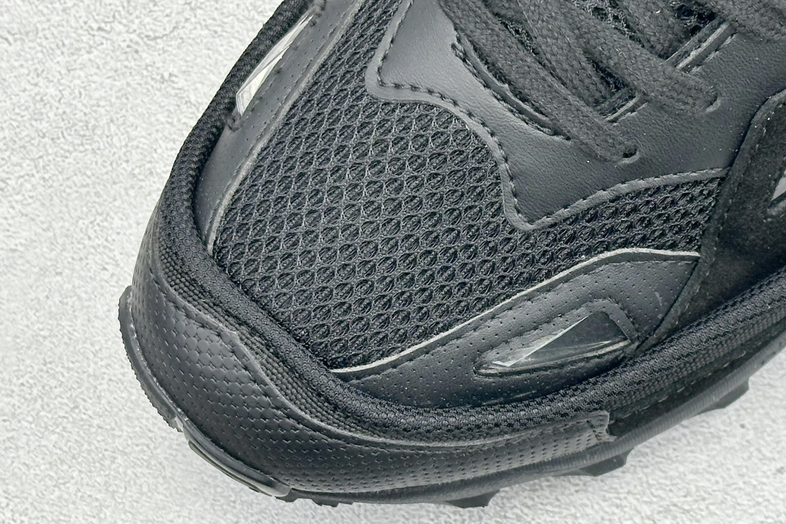 Raf Simons Response Trail 舒适百搭低帮生活休闲鞋 B24109 Raf Simons Response Trail 舒适百搭低帮生活休闲鞋 B24109