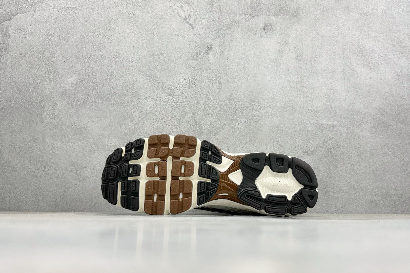 Nike Air Max Moto 2K 耐克新款复古气垫跑步鞋 IQ4924-003