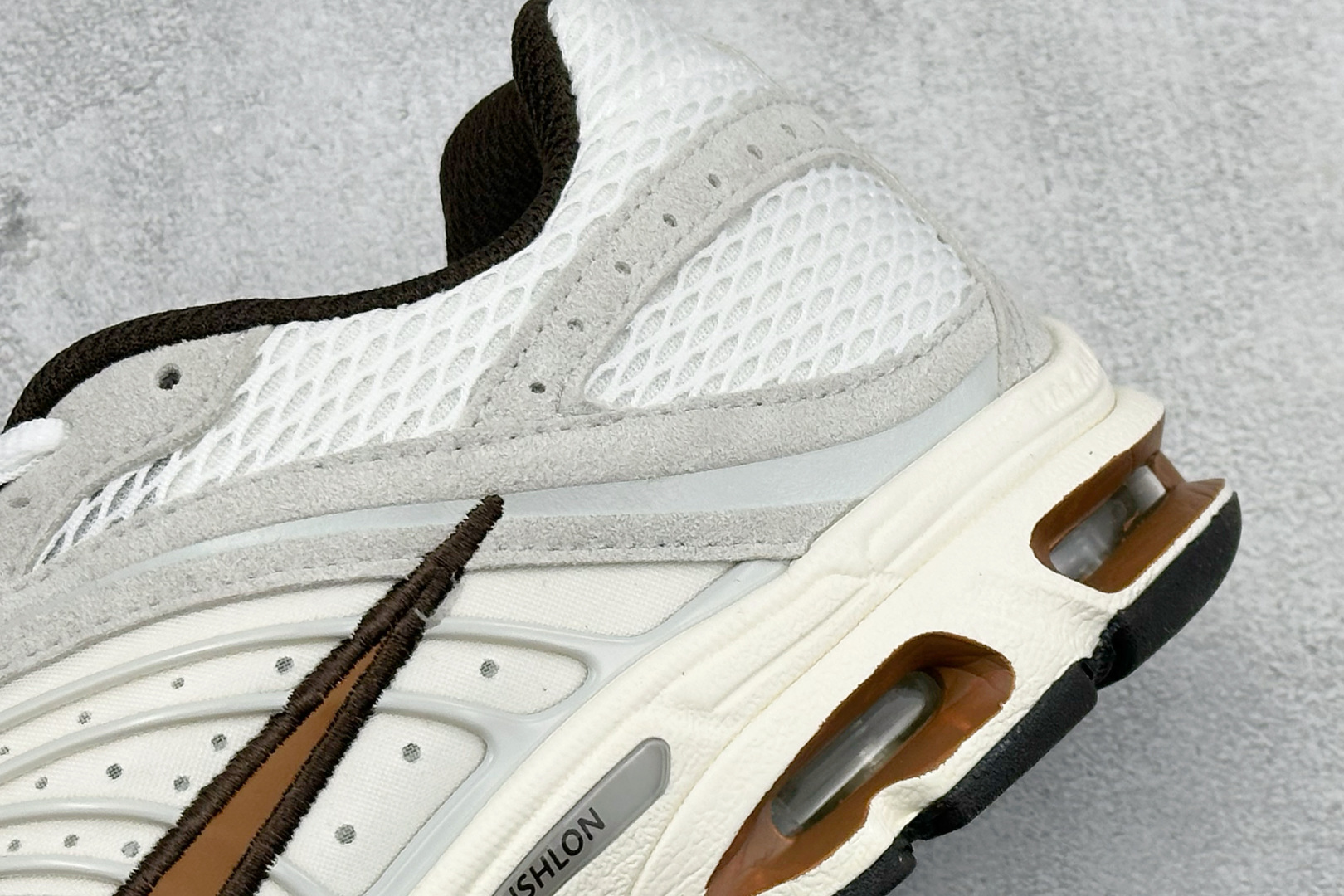 Nike Air Max Moto 2K 耐克新款复古气垫跑步鞋 IQ4924-003