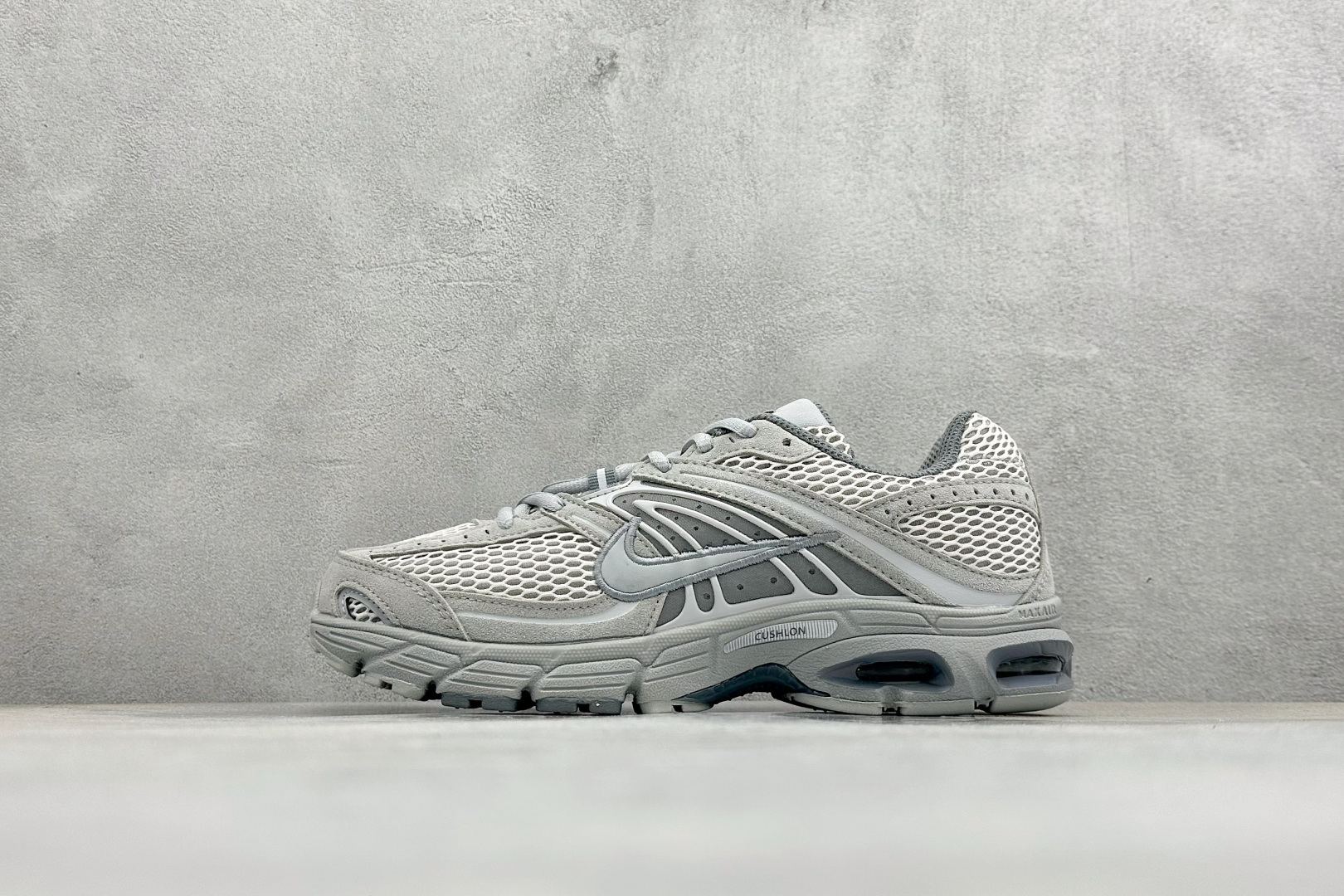 Nike Air Max Moto 2K 耐克新款复古气垫跑步鞋 IQ4924-001