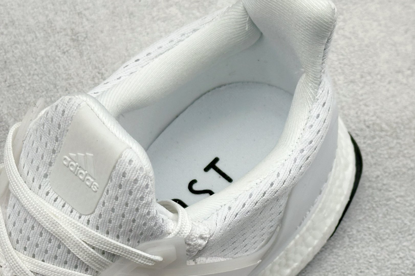 福利特价 AD Ultraboost 1.0 低帮织物休闲跑步鞋采用 AD primeknit 设计鞋面