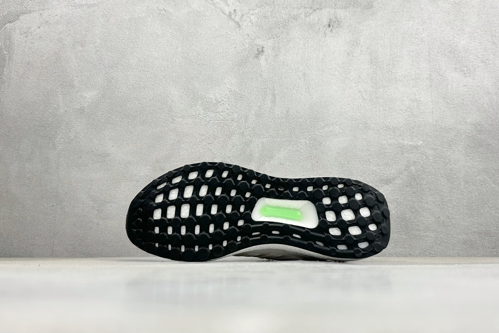 福利特价 AD Ultraboost 1.0 低帮织物休闲跑步鞋采用 AD primeknit 设计鞋面