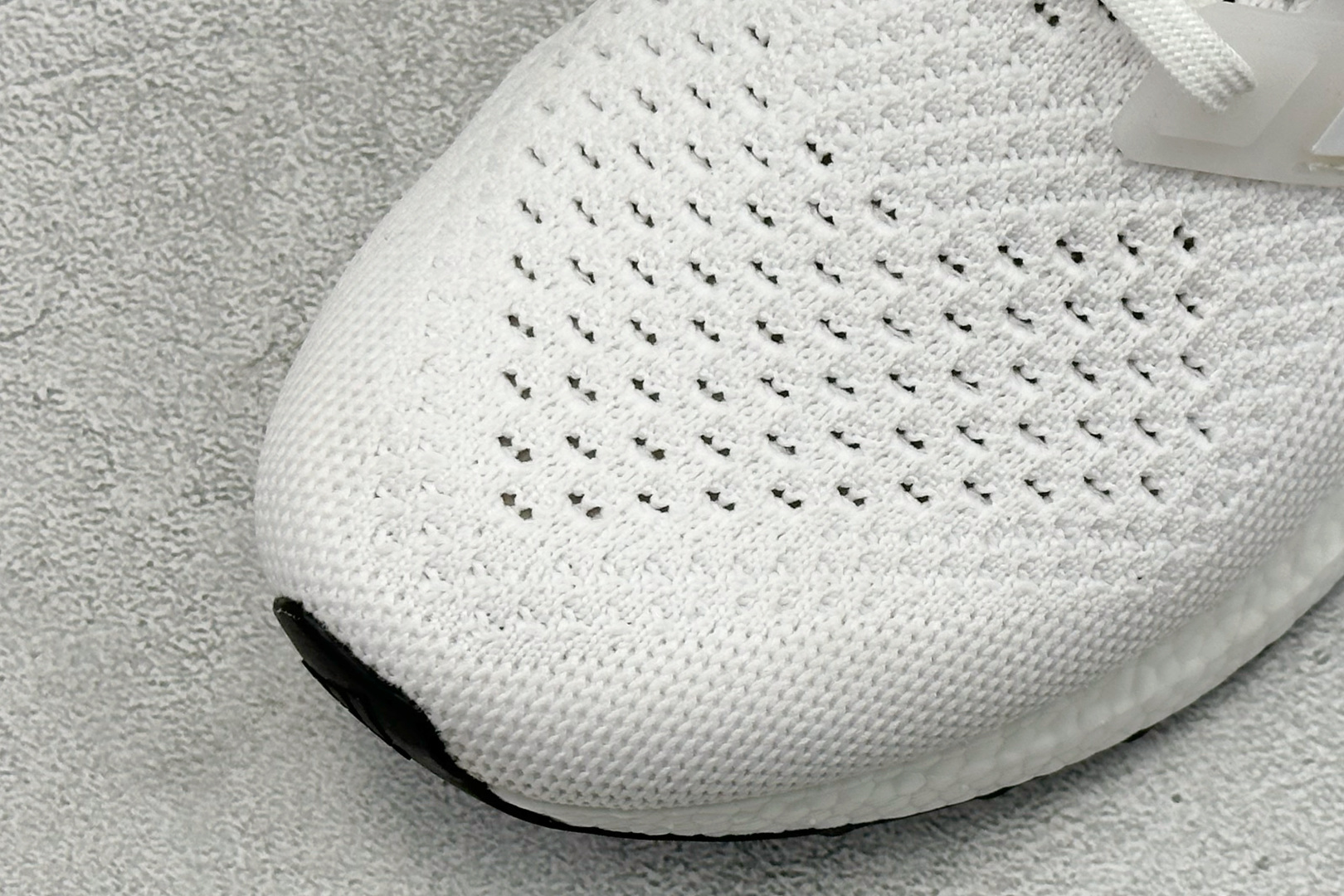 福利特价 AD Ultraboost 1.0 低帮织物休闲跑步鞋采用 AD primeknit 设计鞋面
