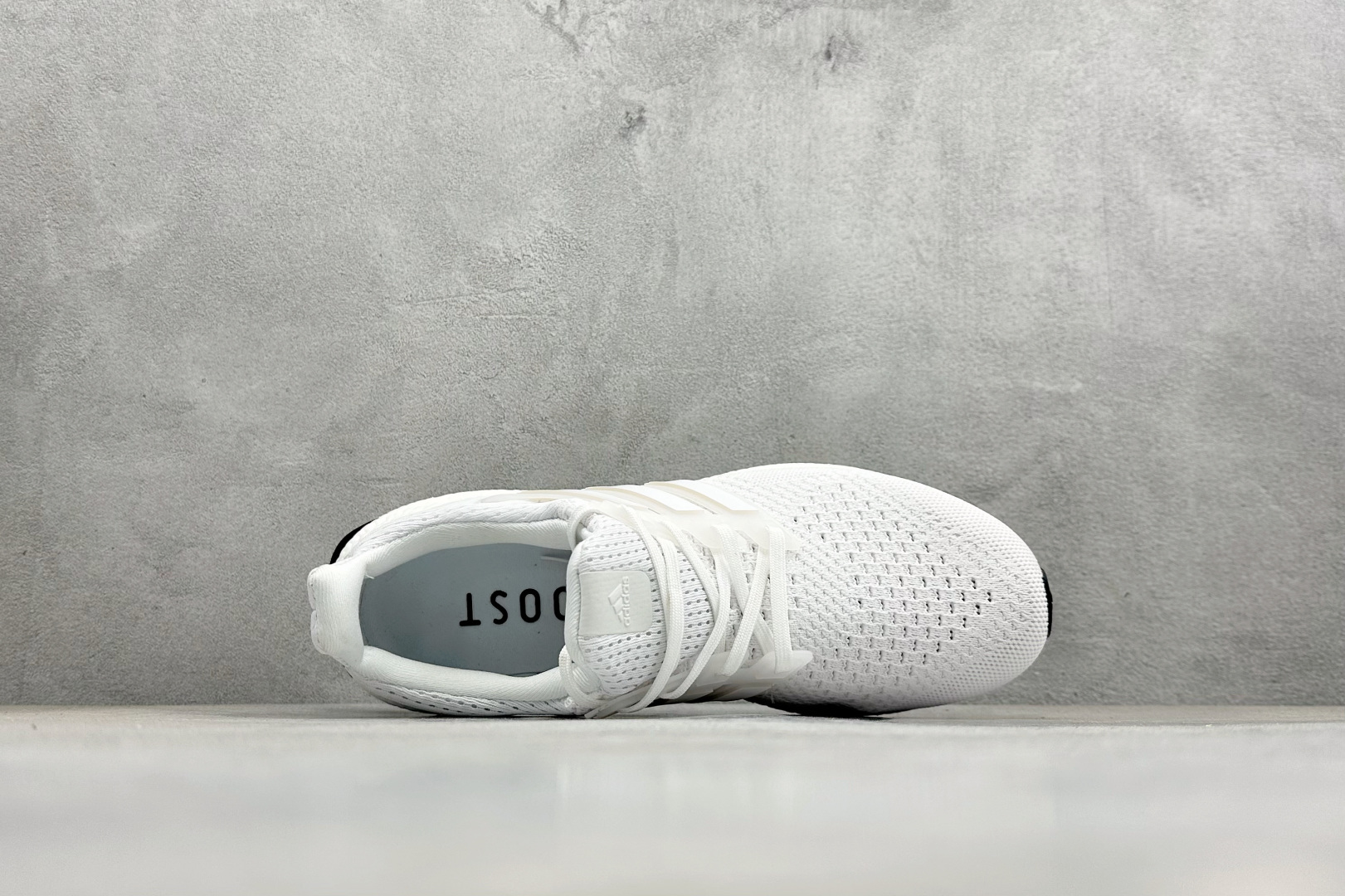 福利特价 AD Ultraboost 1.0 低帮织物休闲跑步鞋采用 AD primeknit 设计鞋面