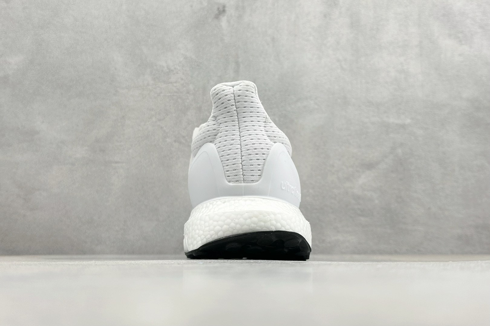福利特价 AD Ultraboost 1.0 低帮织物休闲跑步鞋采用 AD primeknit 设计鞋面