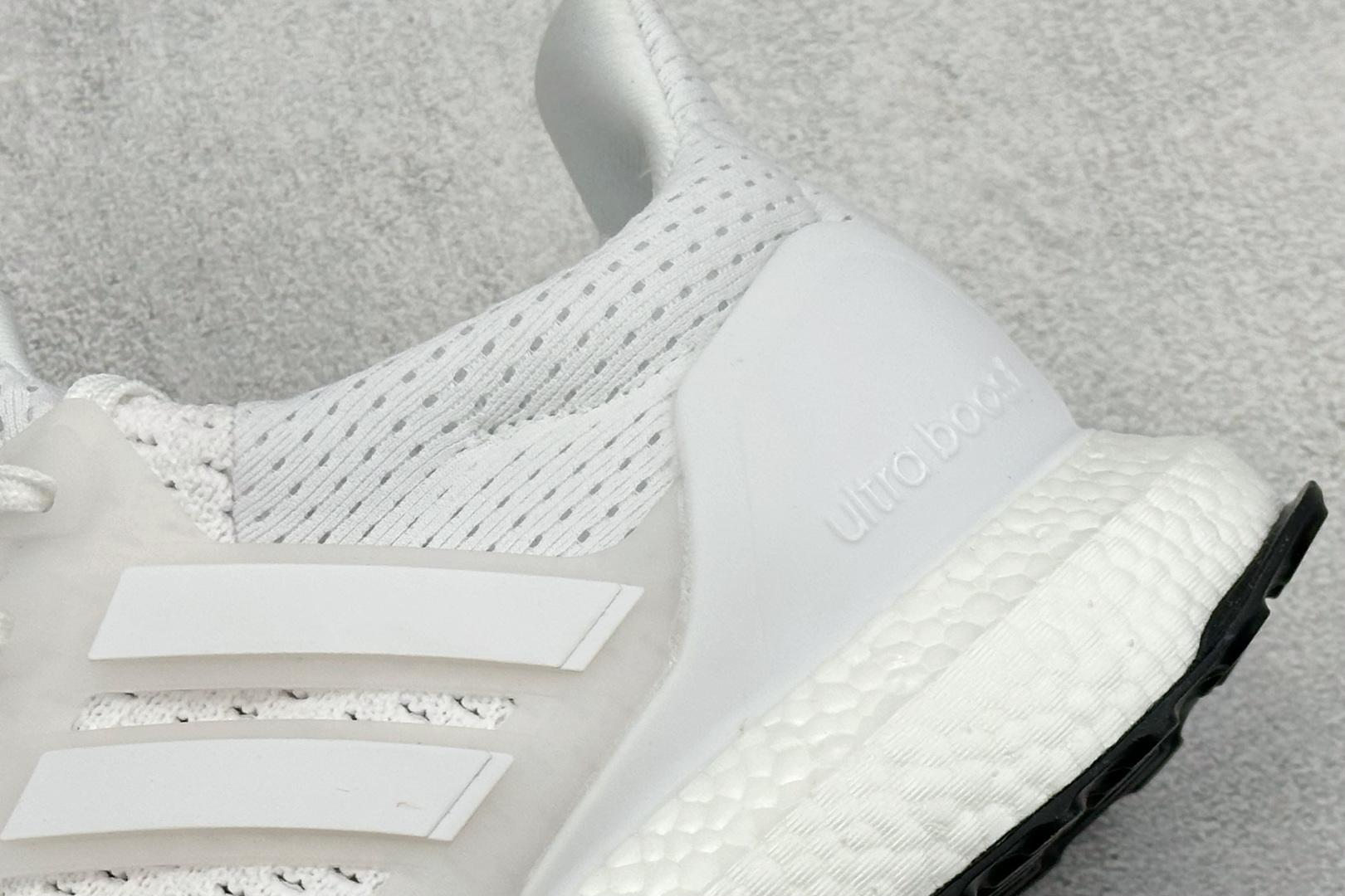福利特价 AD Ultraboost 1.0 低帮织物休闲跑步鞋采用 AD primeknit 设计鞋面
