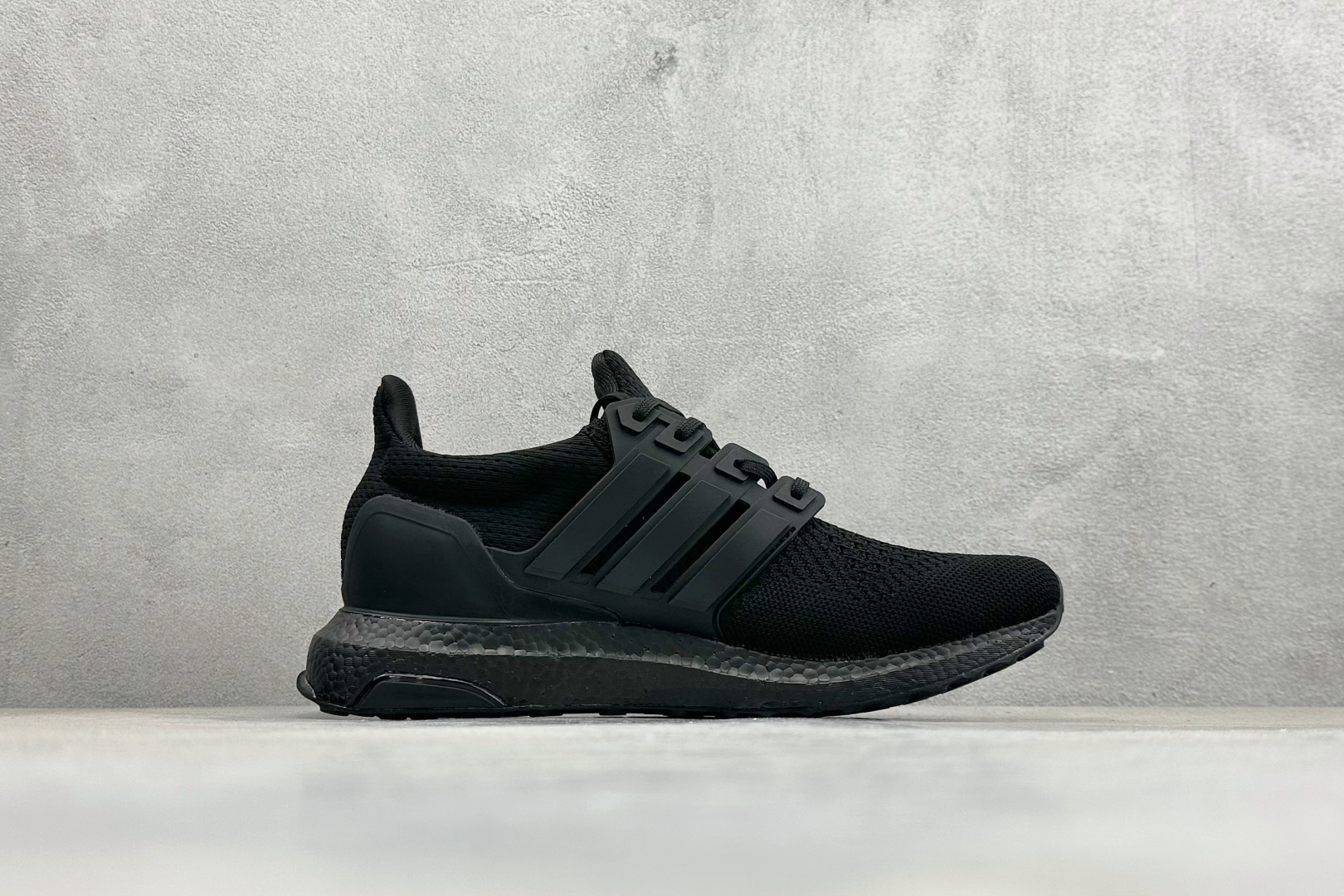 福利特价 AD Ultraboost 1.0 低帮织物休闲跑步鞋采用 AD primeknit 设计鞋面