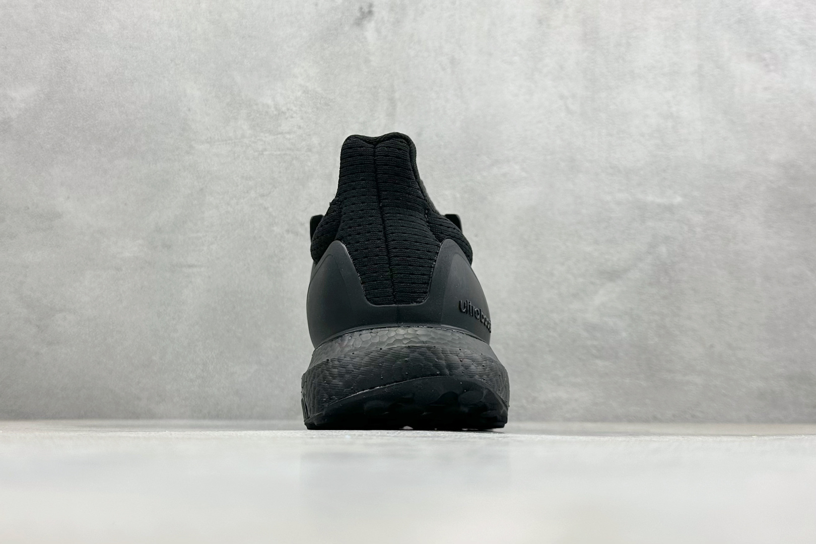 福利特价 AD Ultraboost 1.0 低帮织物休闲跑步鞋采用 AD primeknit 设计鞋面