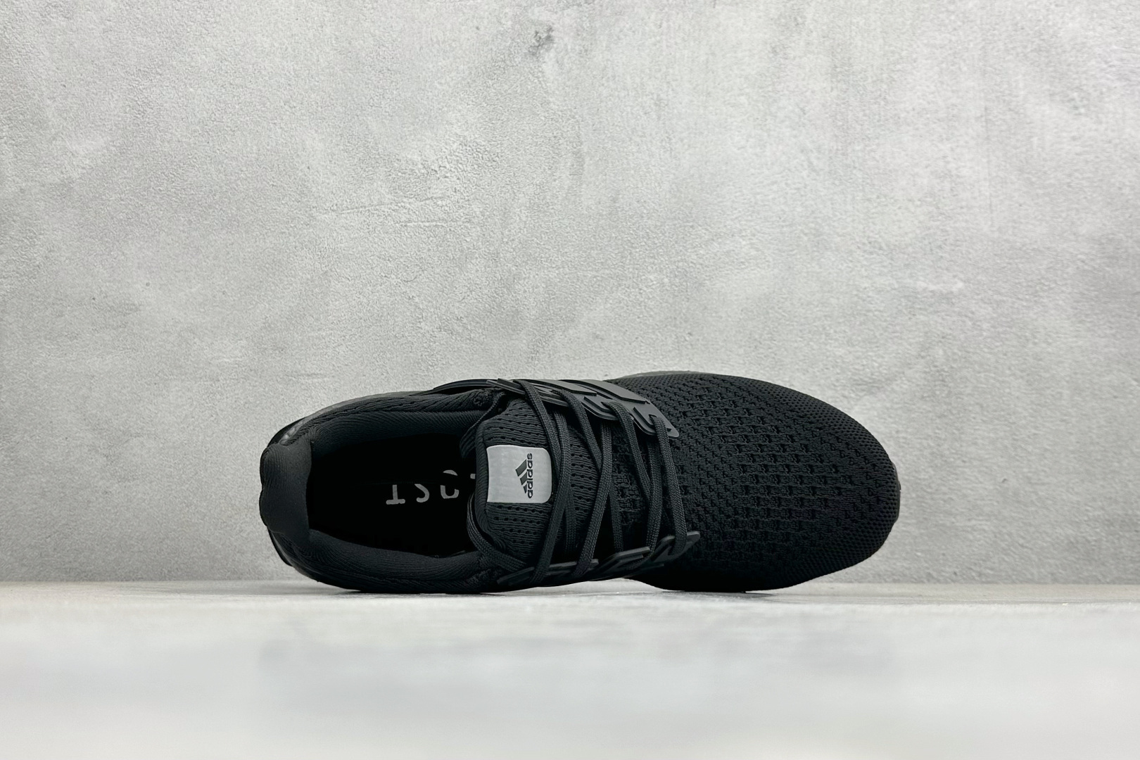 福利特价 AD Ultraboost 1.0 低帮织物休闲跑步鞋采用 AD primeknit 设计鞋面